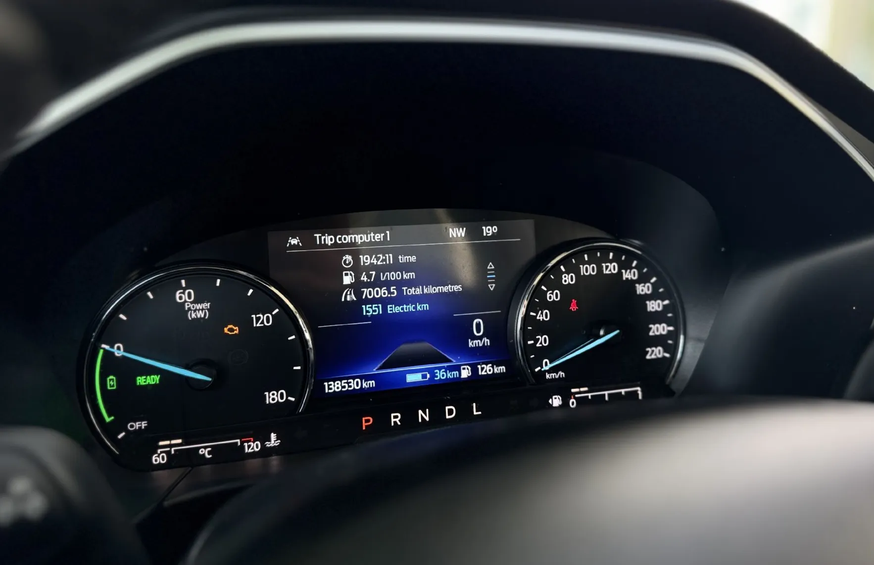 Zunanja slika - Ford Kuga - 2.0 PHEV-1last-navi-pdc-alu-acc-vl.kljuka-servisir - 4