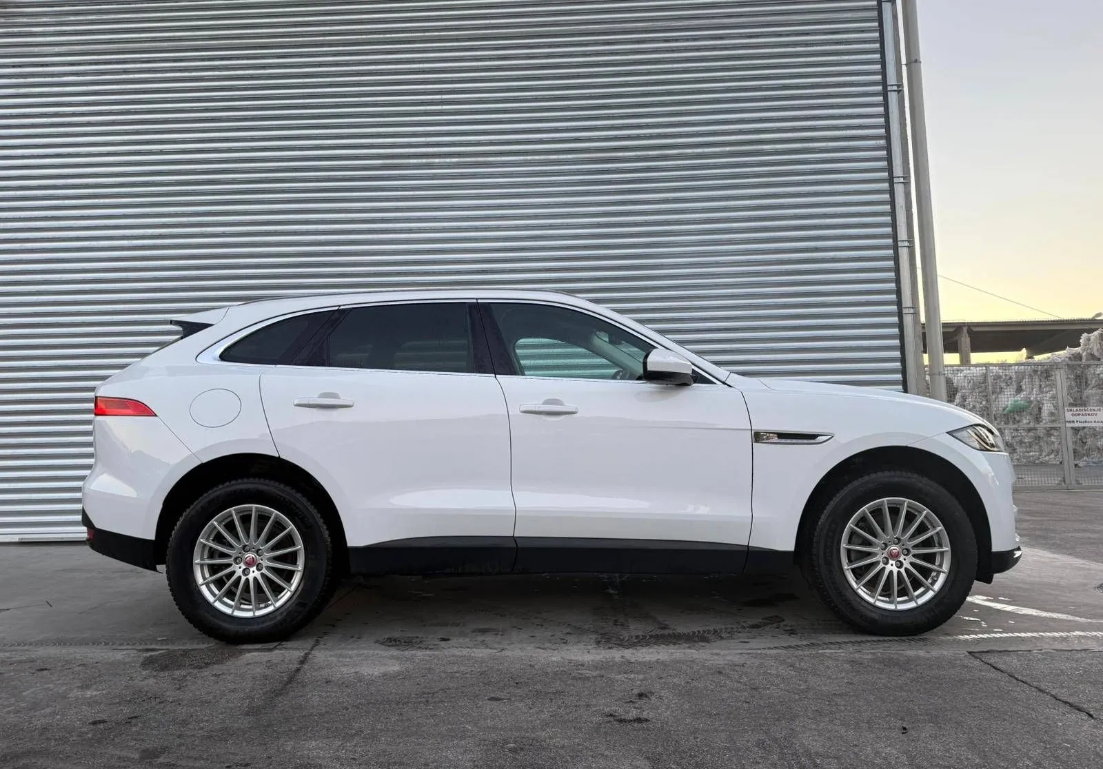 Zunanja slika - Jaguar F-Pace - 2.0 TD 180KM AWD avt... - 5