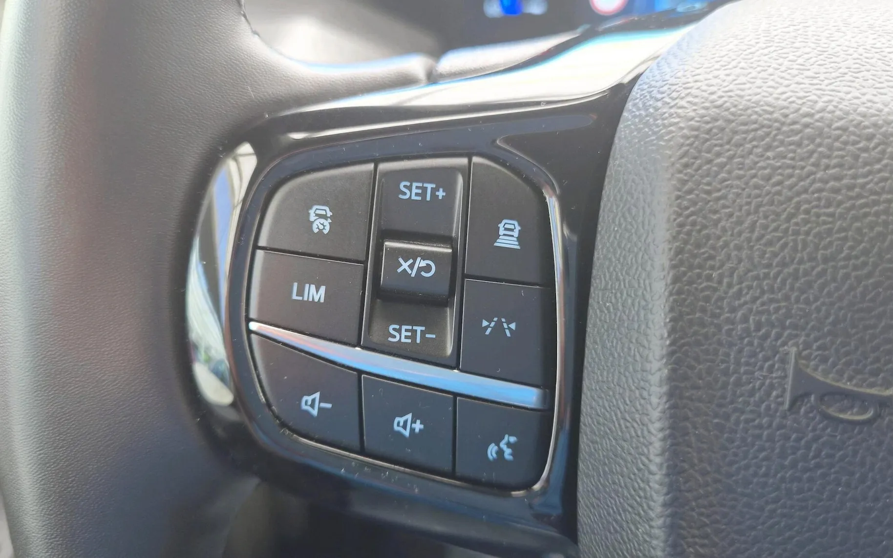 Zunanja slika - Ford Tourneo Custom - 2.0 TDCi L2H1 Titanium Avt8-1+7-SLO-LED-RADAR-LINE - 14