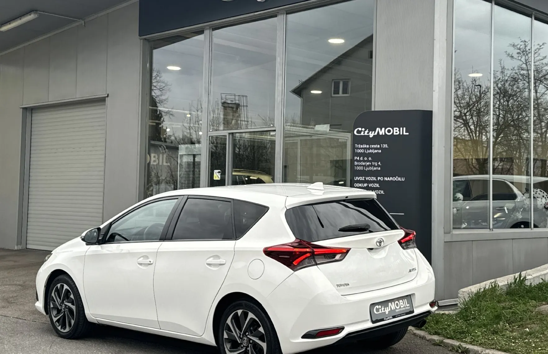 Zunanja slika - Toyota Auris - SLO-SPORT-KAMERA-TEMPOMAT-2xKLIMA-12 MESEČNO JAM. - 4