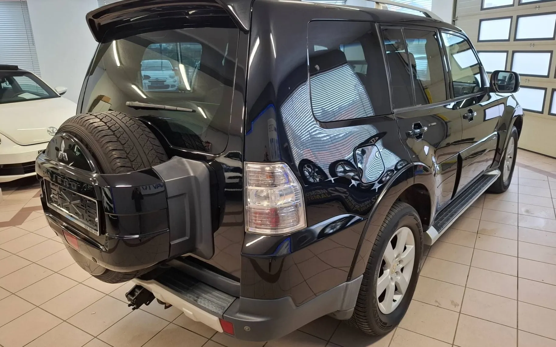 Zunanja slika - Mitsubishi Pajero - 3.2 DID Intense Avt. LWB 1LASTNIK-SLO-4X4-7SEDEŽEV - 4