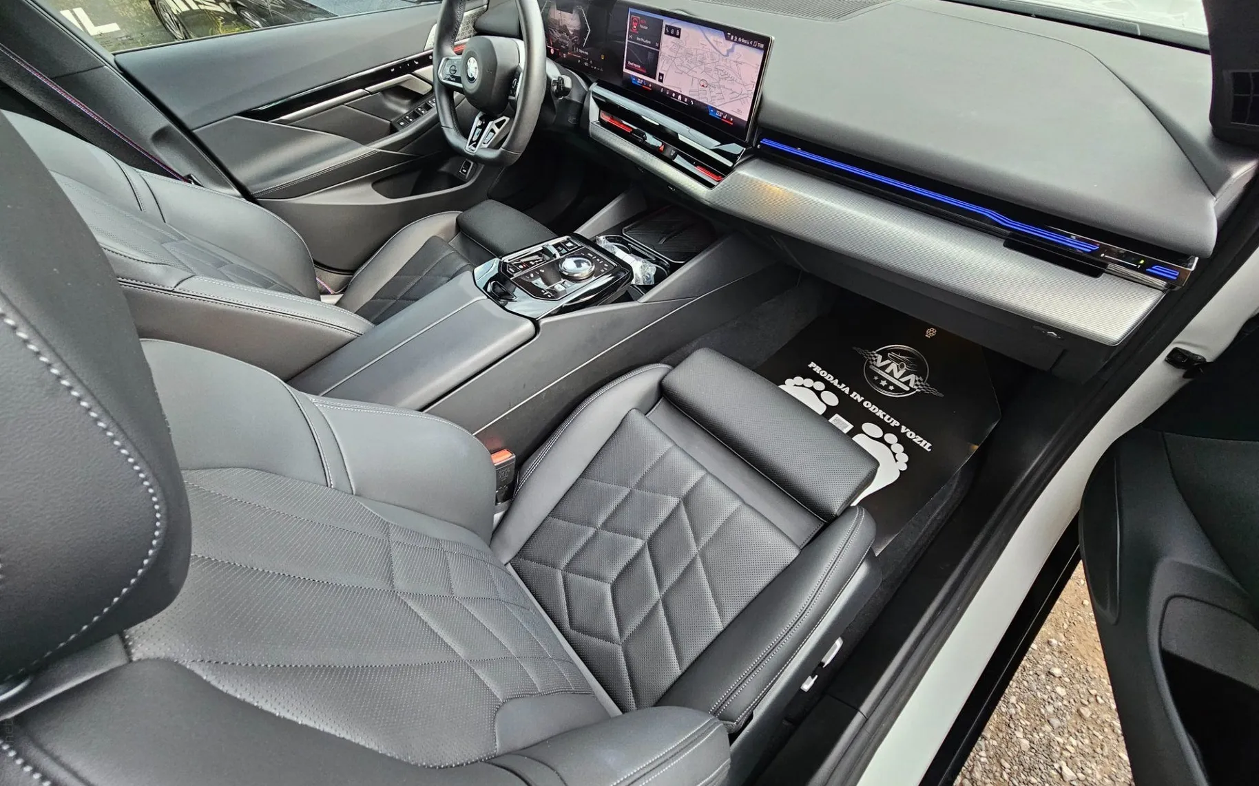 Notranja slika - BMW serija 5: - 540d xDrive Avt. |M-OPTIC|ICON|HL.SED|360-KAM|A20| - 9