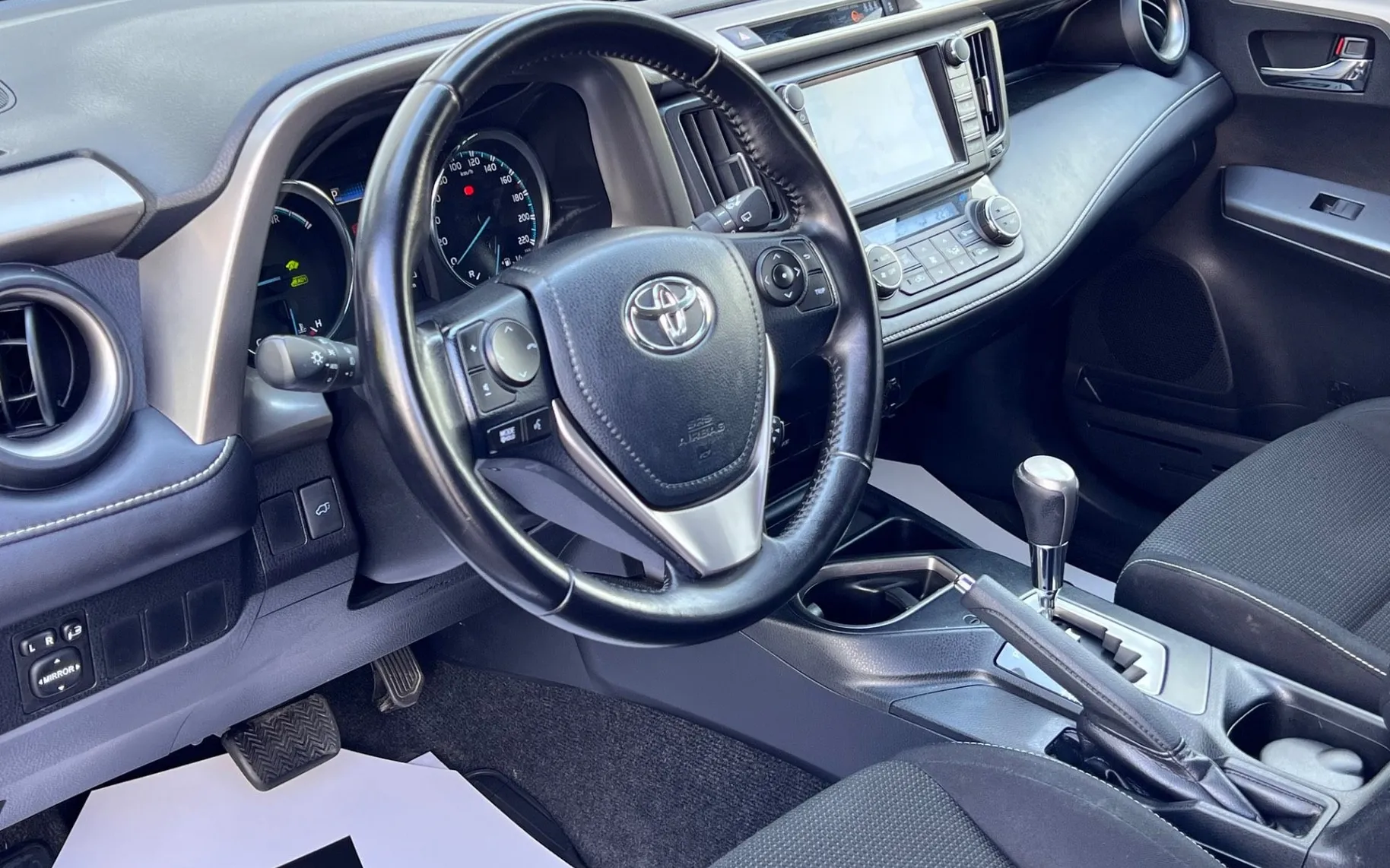 Notranja slika - Toyota RAV4 - Hybrid 2.5-SLO-NAVI-LED+R.KAMERA+KLJUKA - 10
