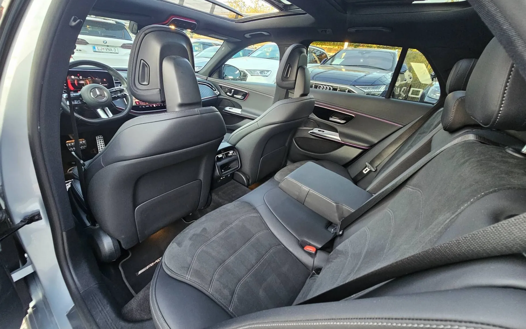 Notranja slika - Mercedes-Benz E-Razred - E 220 d T AMG |VIRTUAL|PANORAMA|KLJUKA|KAMERA|TOP| - 10