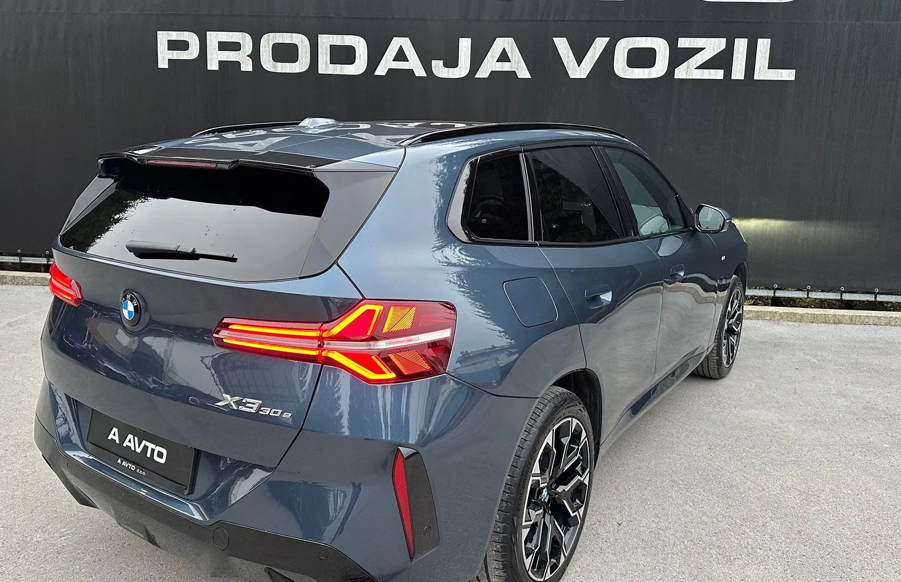 Zunanja slika - BMW X3 - serija :  30e xDrive  AT -HARMAN-PANORAMA-KAM360-20COL... - 6