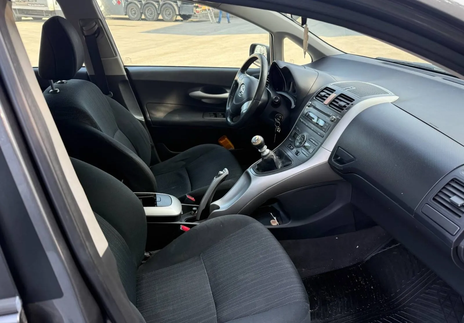 Notranja slika - Toyota Auris - 2.0 D4-D NA KREDIT BREZ POLOGA - 9