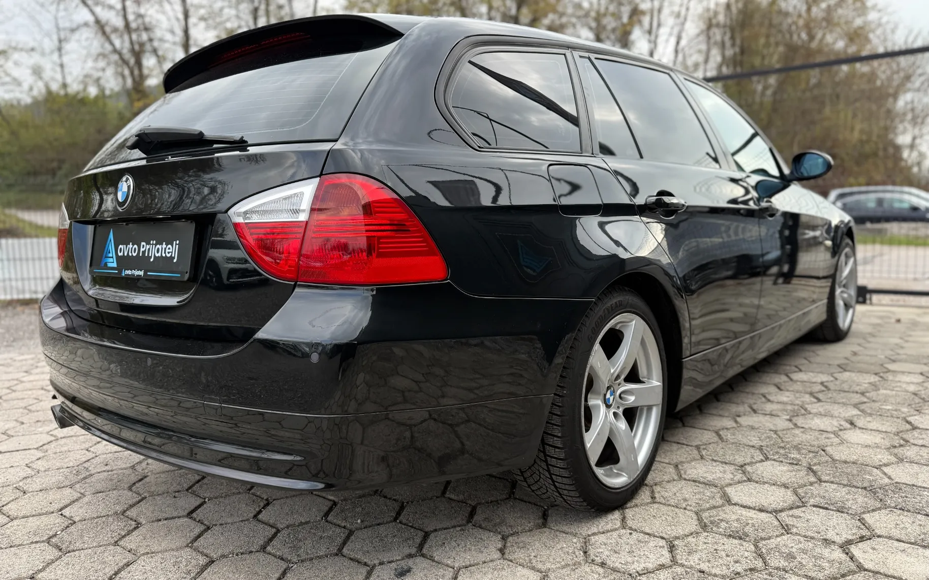 Zunanja slika - BMW Serija 1 - 320d | Usnje | Navi | TOP OHRANJEN - 7