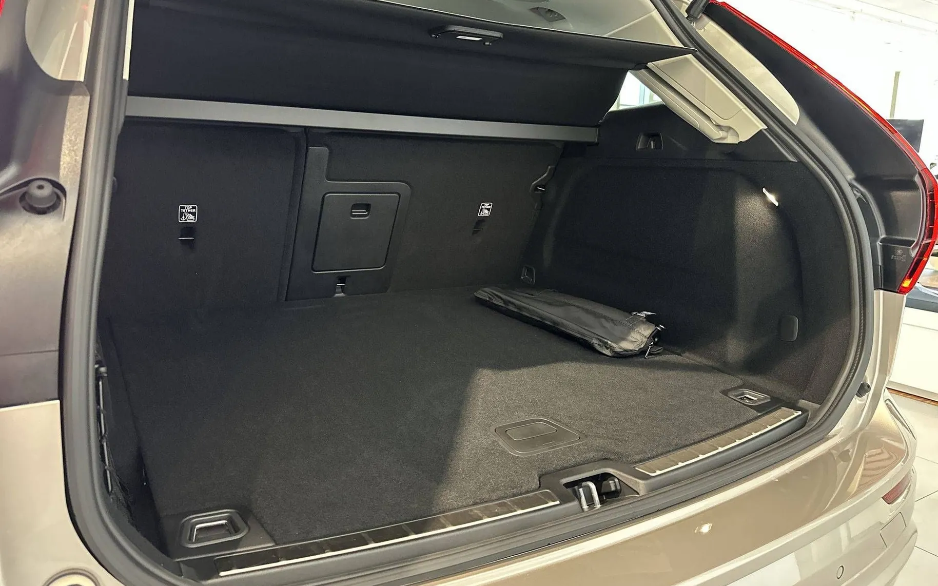 Notranja slika - Volvo XC60 - B5  P  AWD Plus Dark - 12