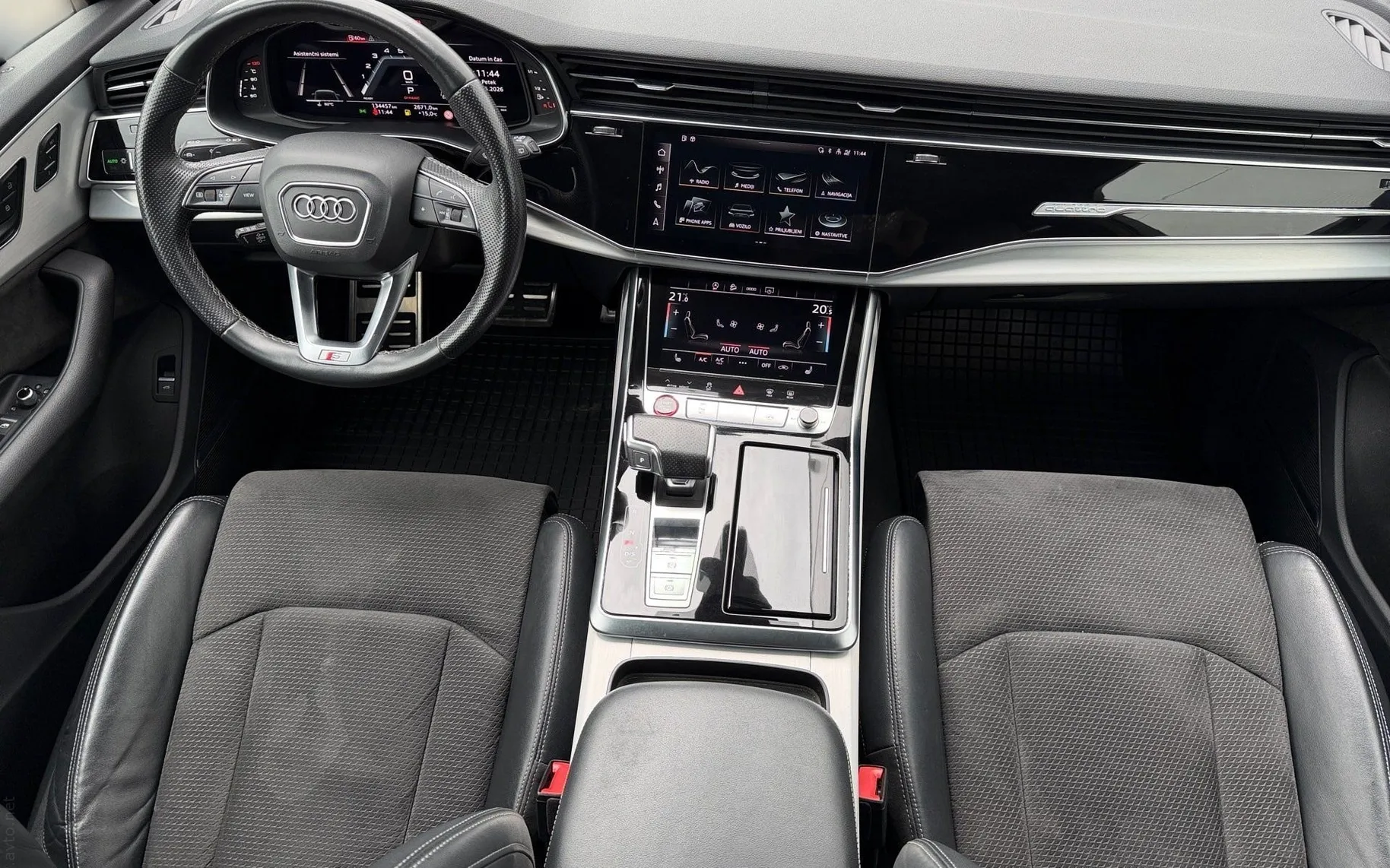 Notranja slika - Audi SQ7 - TFSI quattro Tiptronic-SLO-Panorama-HD Matrix-B O. - 10
