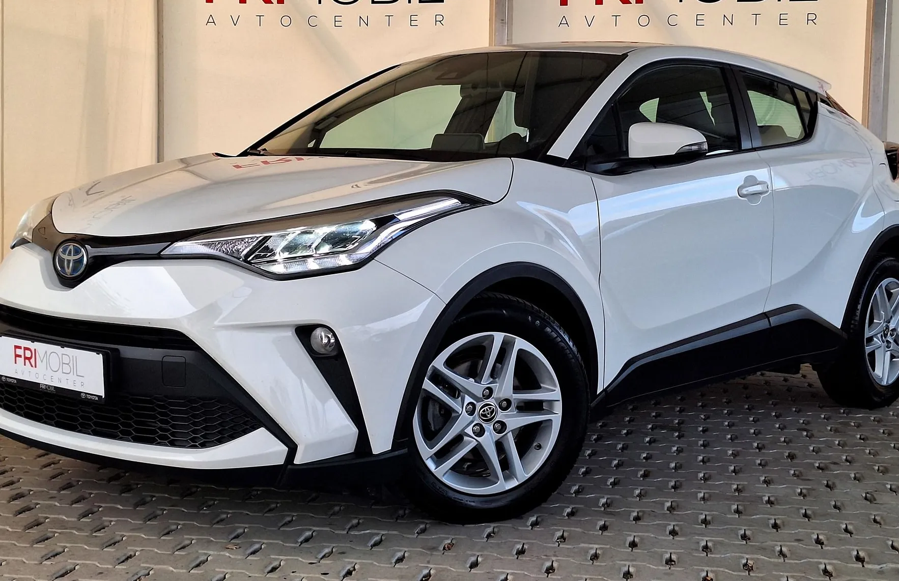 Zunanja slika - Toyota C-HR - 1.8 hibrid  HEV  C-ENTER Smart CVT - 1
