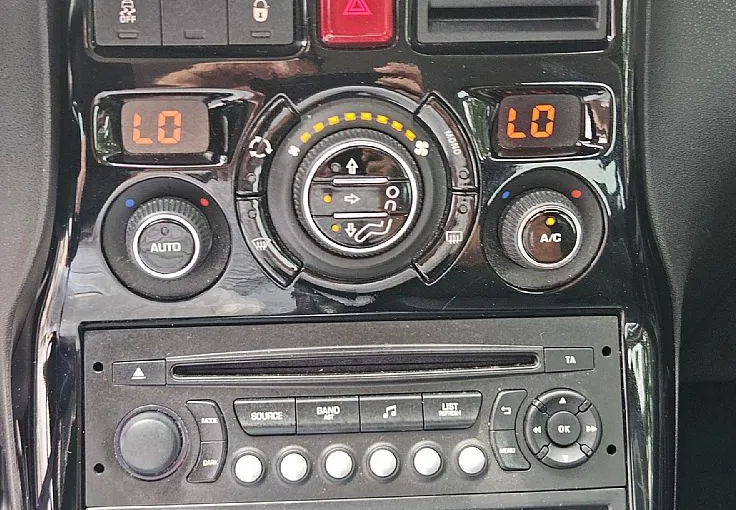 Zunanja slika - Citroën C3 Picasso - 1.2 110ks °1.UPORABNIK° °SLO-POREKLO° °LED° - 10