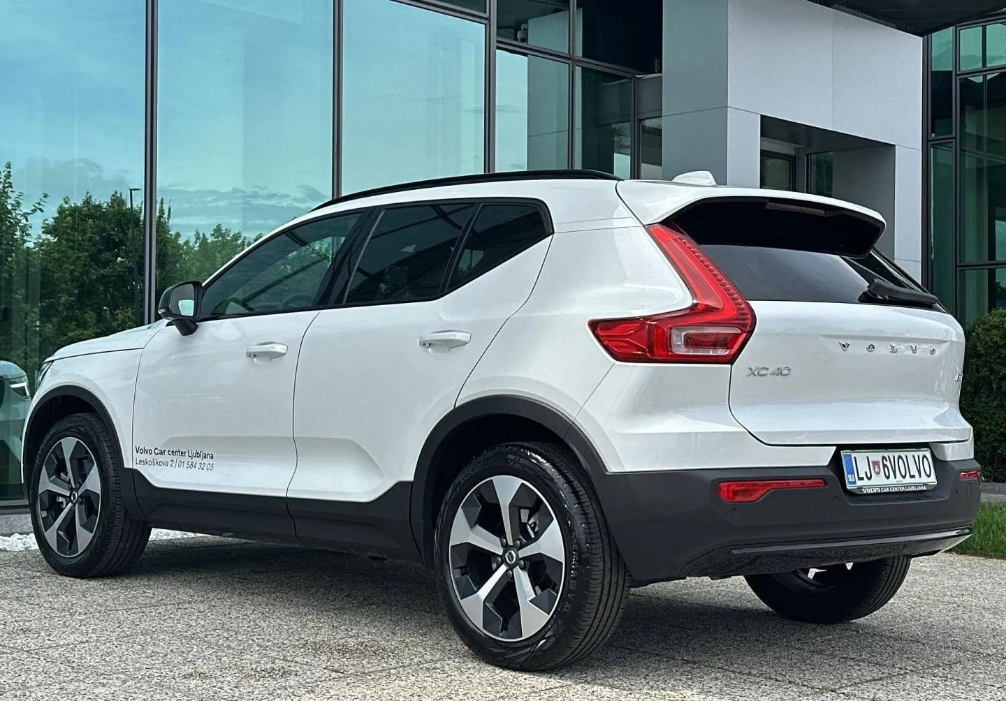 Notranja slika - Volvo XC40 - B3P Plus Dark Avt. - 7