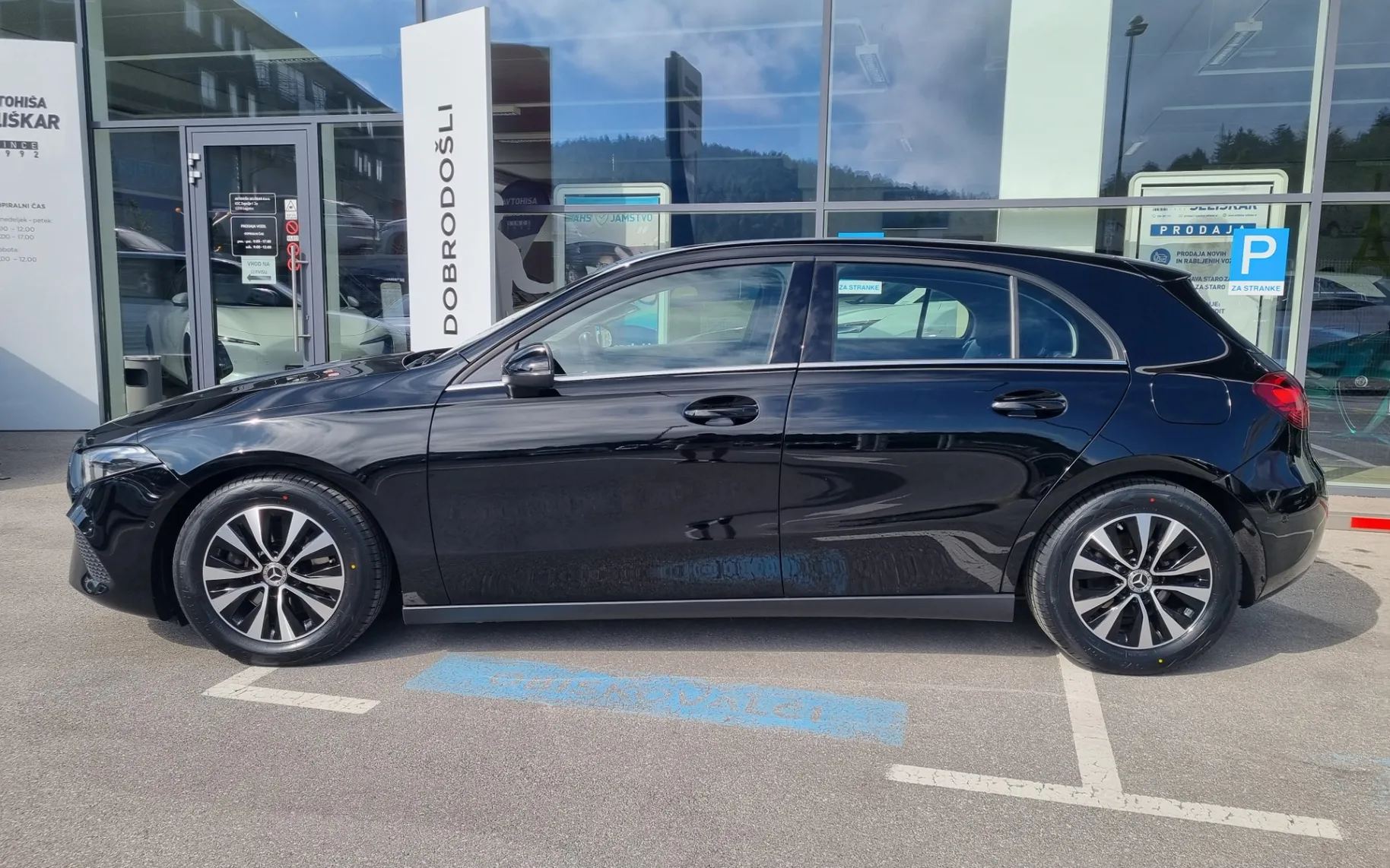Zunanja slika - Mercedes-Benz A-Razred - A180 MHEV - AVTOMATIK-DAB-KAMERA-NAVIGACIJA - 2