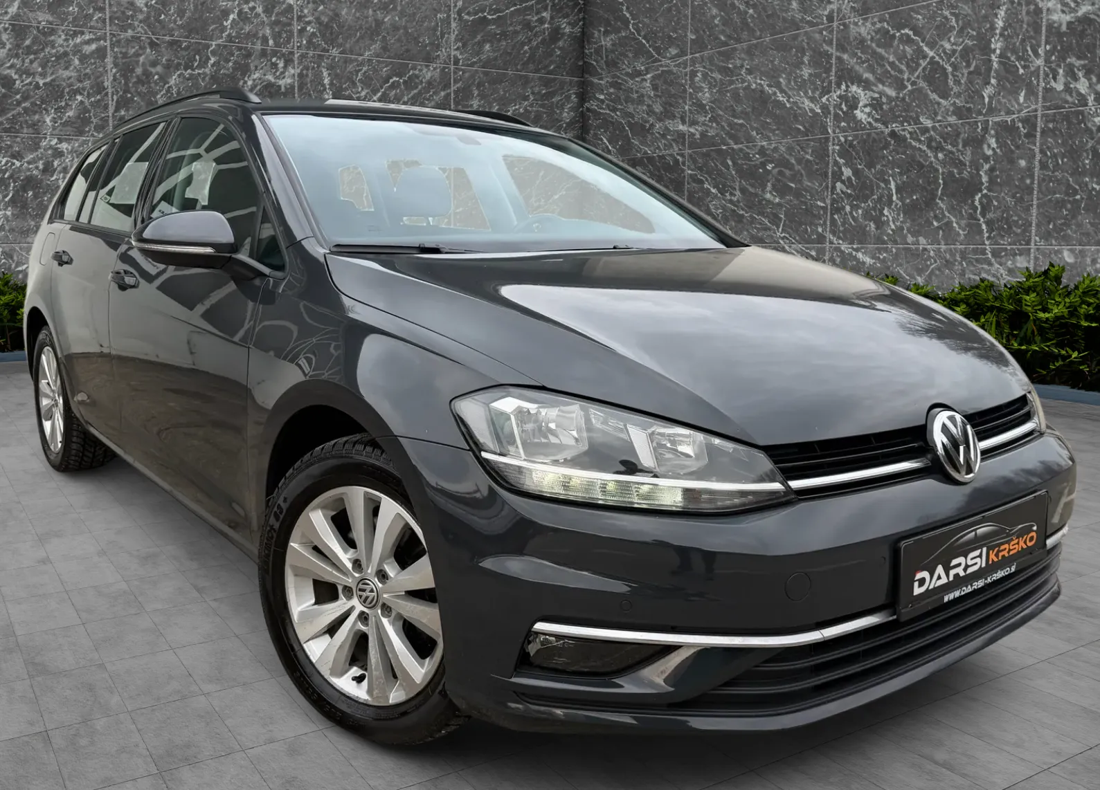 Zunanja slika - VW Golf - 1.6 TDI Comfortline 115PS SLOVENSKI PDC ALU16 - 4