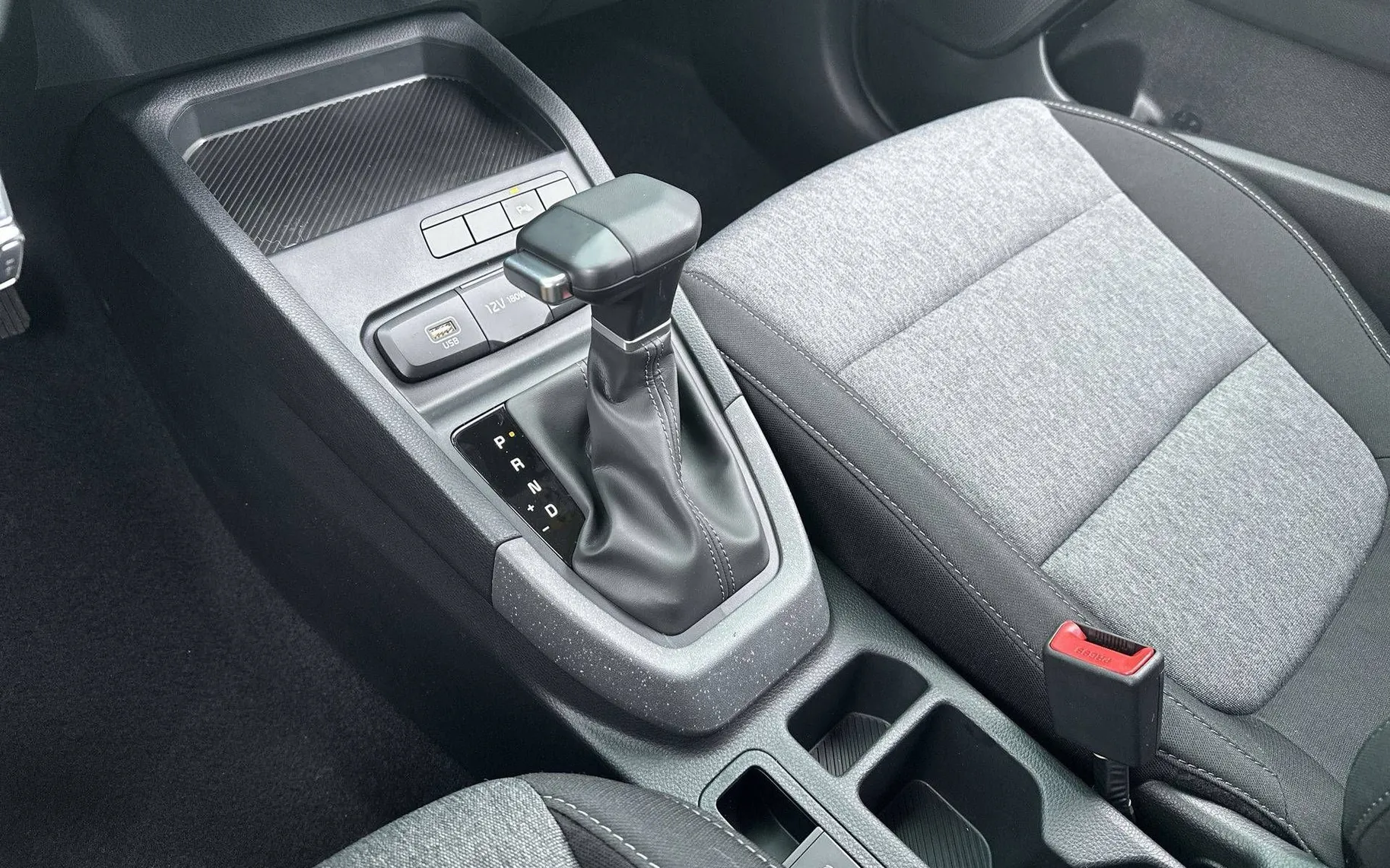 Notranja slika - KIA Stonic - 1.0 T-GDi EX Pulse DCT - 20