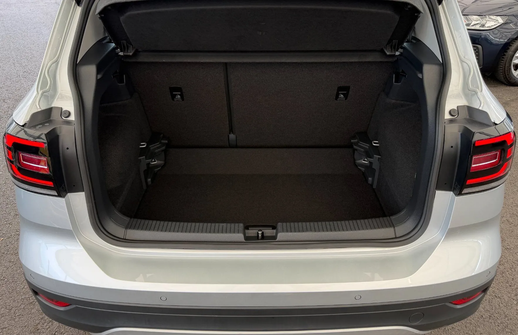 Zunanja slika - Volkswagen T-Cross - Style 1.0 TSI  SLO-1.LASTNIK KAMERA-LED ŽAROMETI - 11