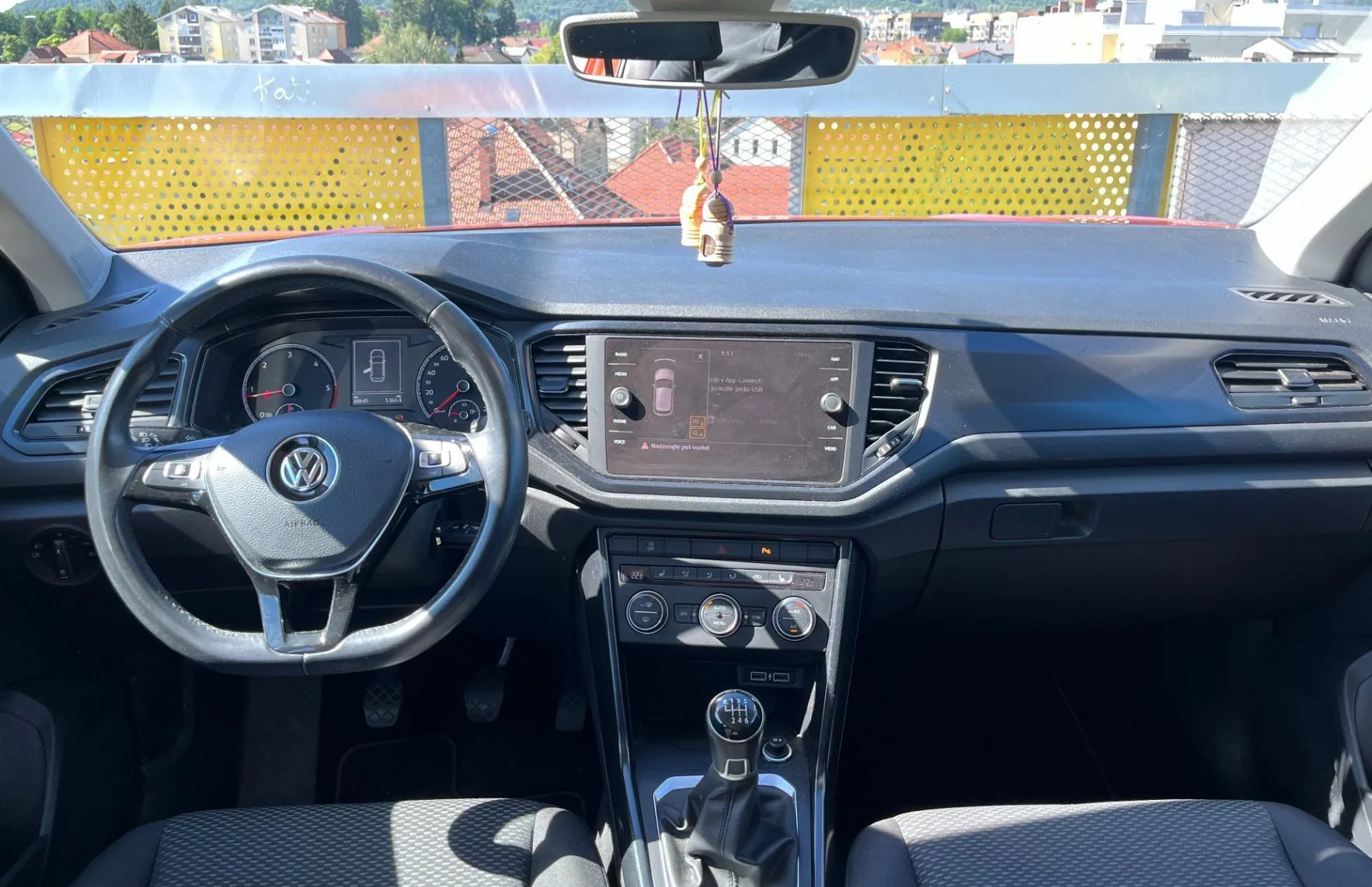 Zunanja slika - Volkswagen T-Roc - 1.6 TDI BMT 2X PDC. NAVI. SAMO 88.645 KM. - 10