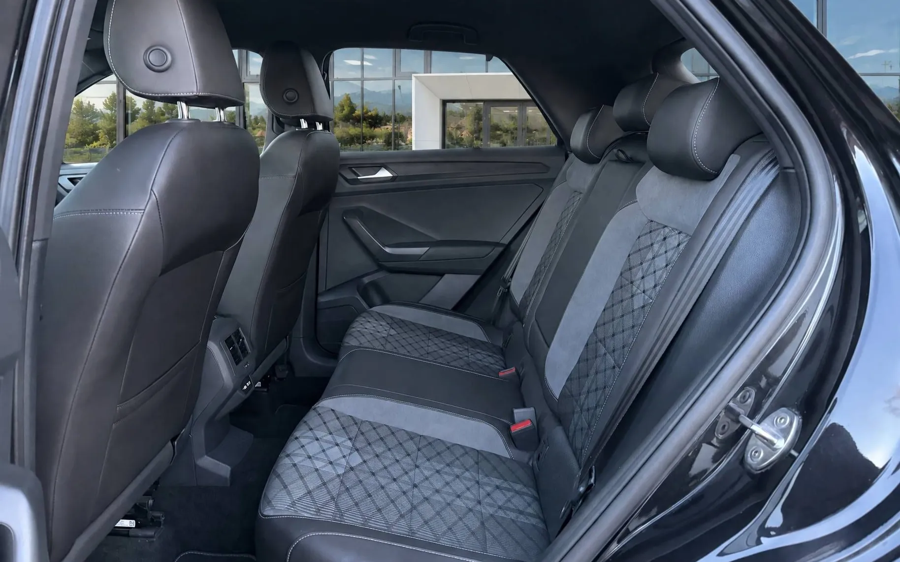 Zunanja slika - Volkswagen T-Roc - 1.0 TSI BMT R-Line-LED-ACC-PDC-Vzvratna kamera.... - 6