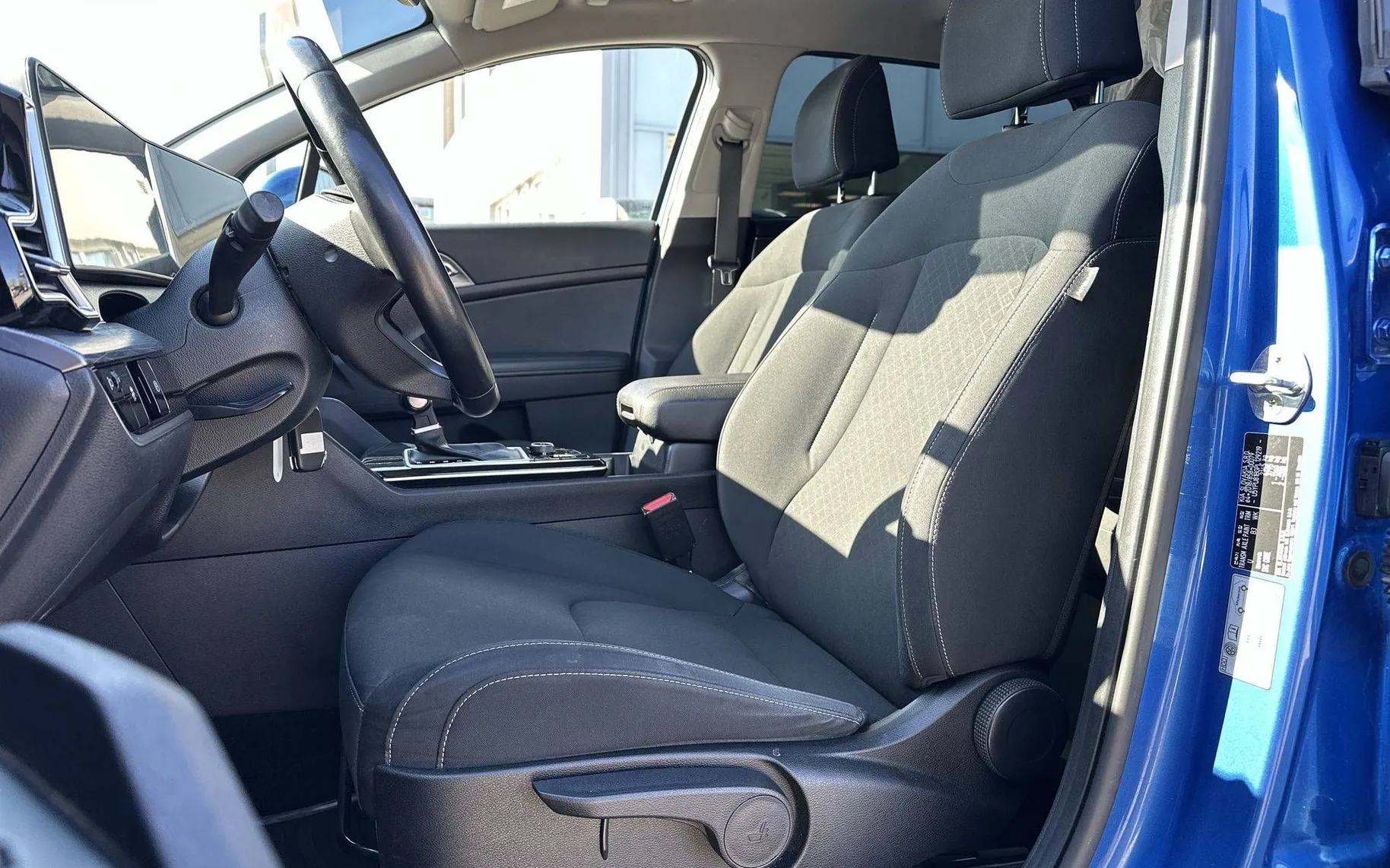 Notranja slika - KIA Sportage - 1.6 T-GDI MHEV LX Fresh DCT - 10