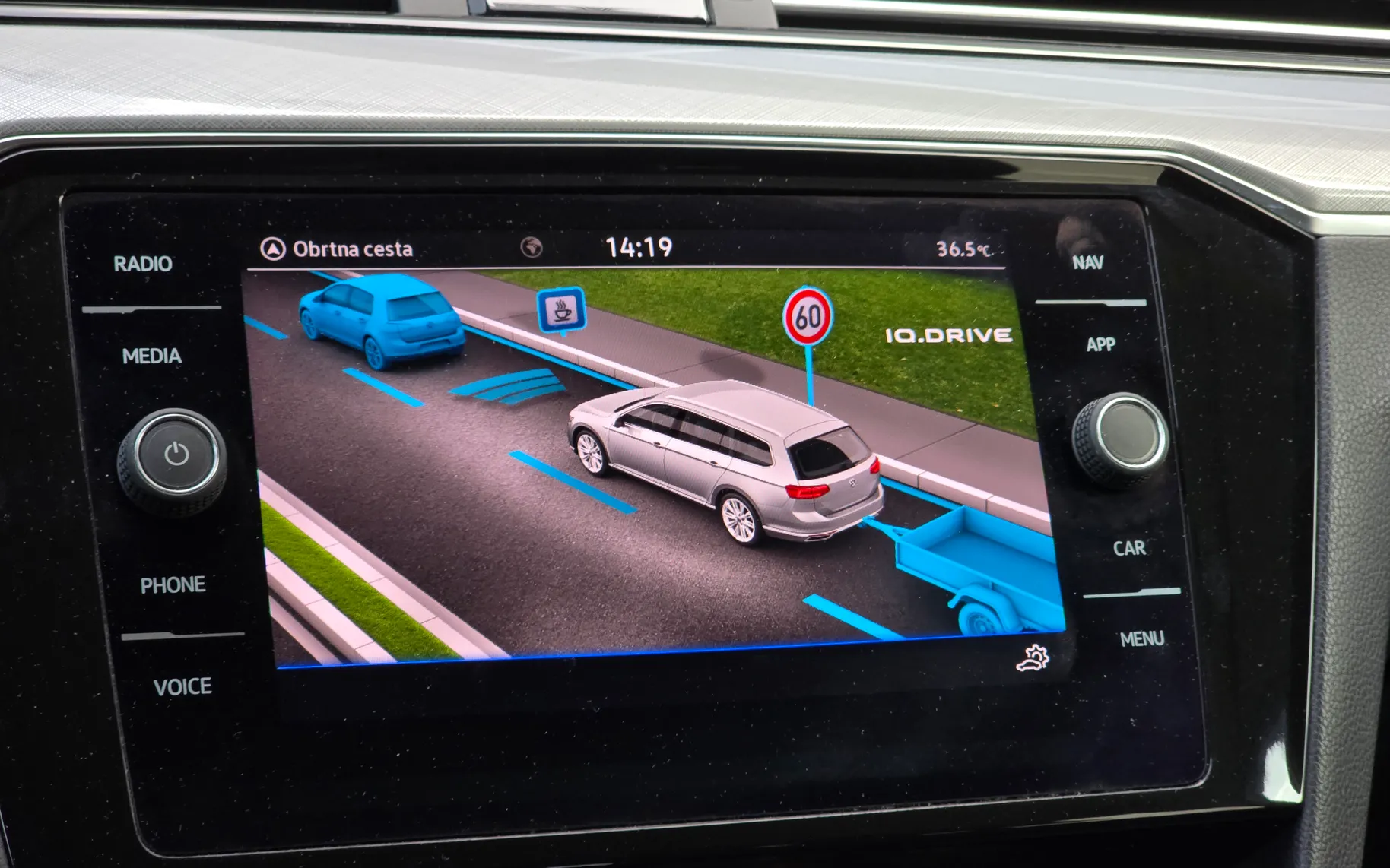 Notranja slika - Volkswagen Passat - Variant 2,0 TDI BMT SCR Business DSG - 14