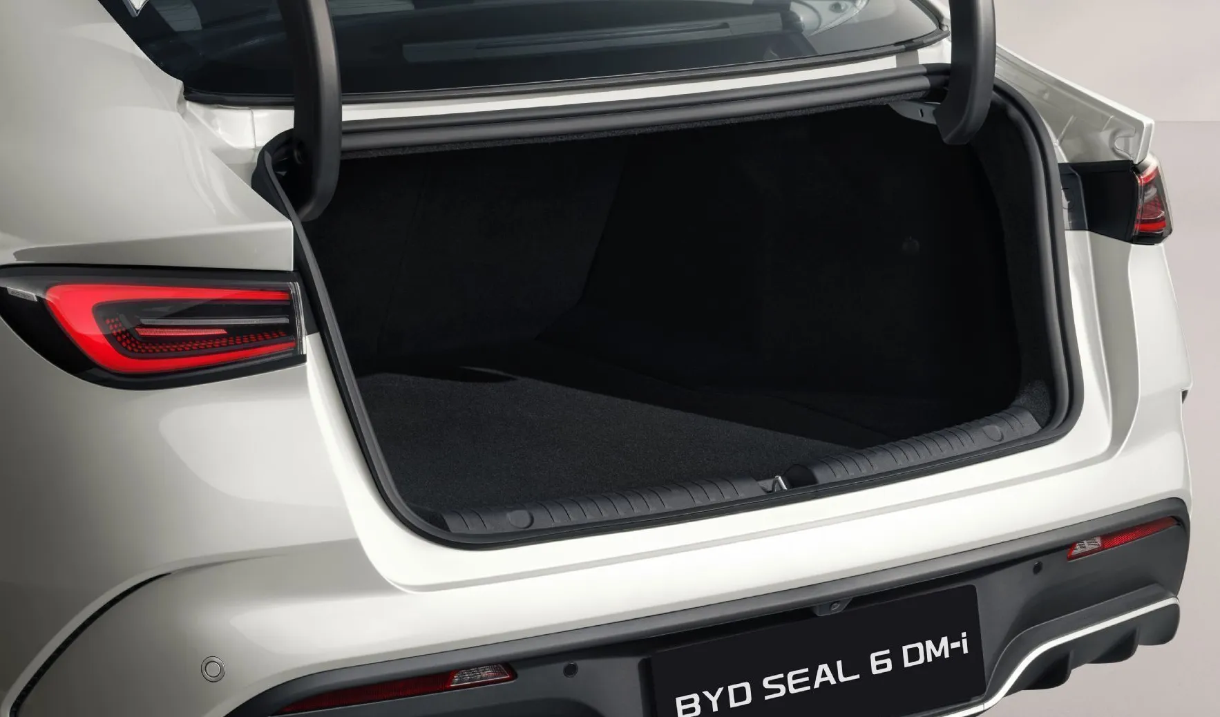 Zunanja slika - BYD SEAL 6 - 6 DM-i COMFORT  PHEV skupni doseg 1.455 km - 11