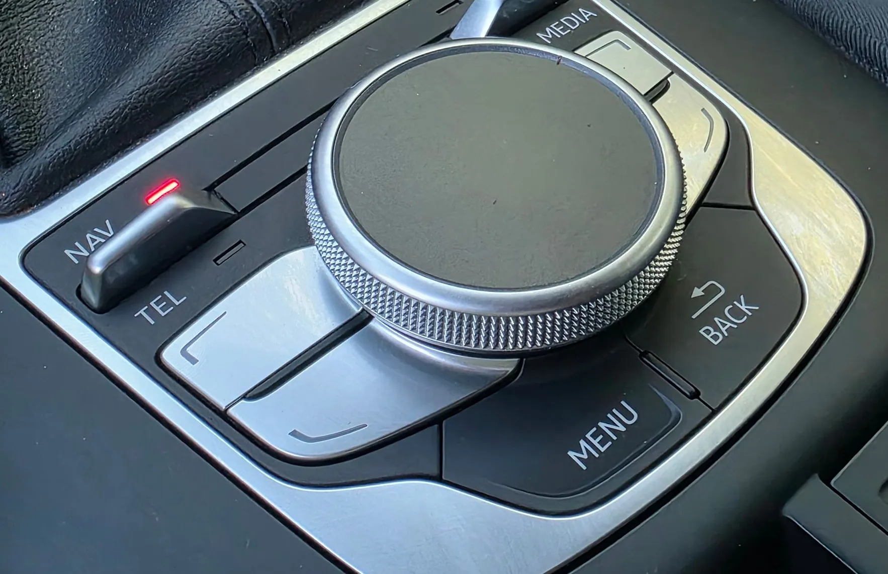 Zunanja slika - Audi A3 - 1.6 TDI BI-XENON-RADAR-NAVI-ALU PLATIŠČA-PDC - 18