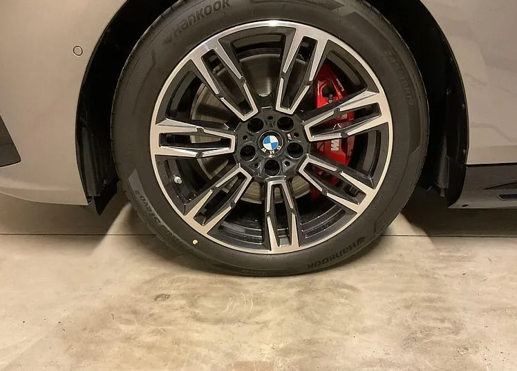 Zunanja slika - BMW i5 - eDrive40  AT - 8