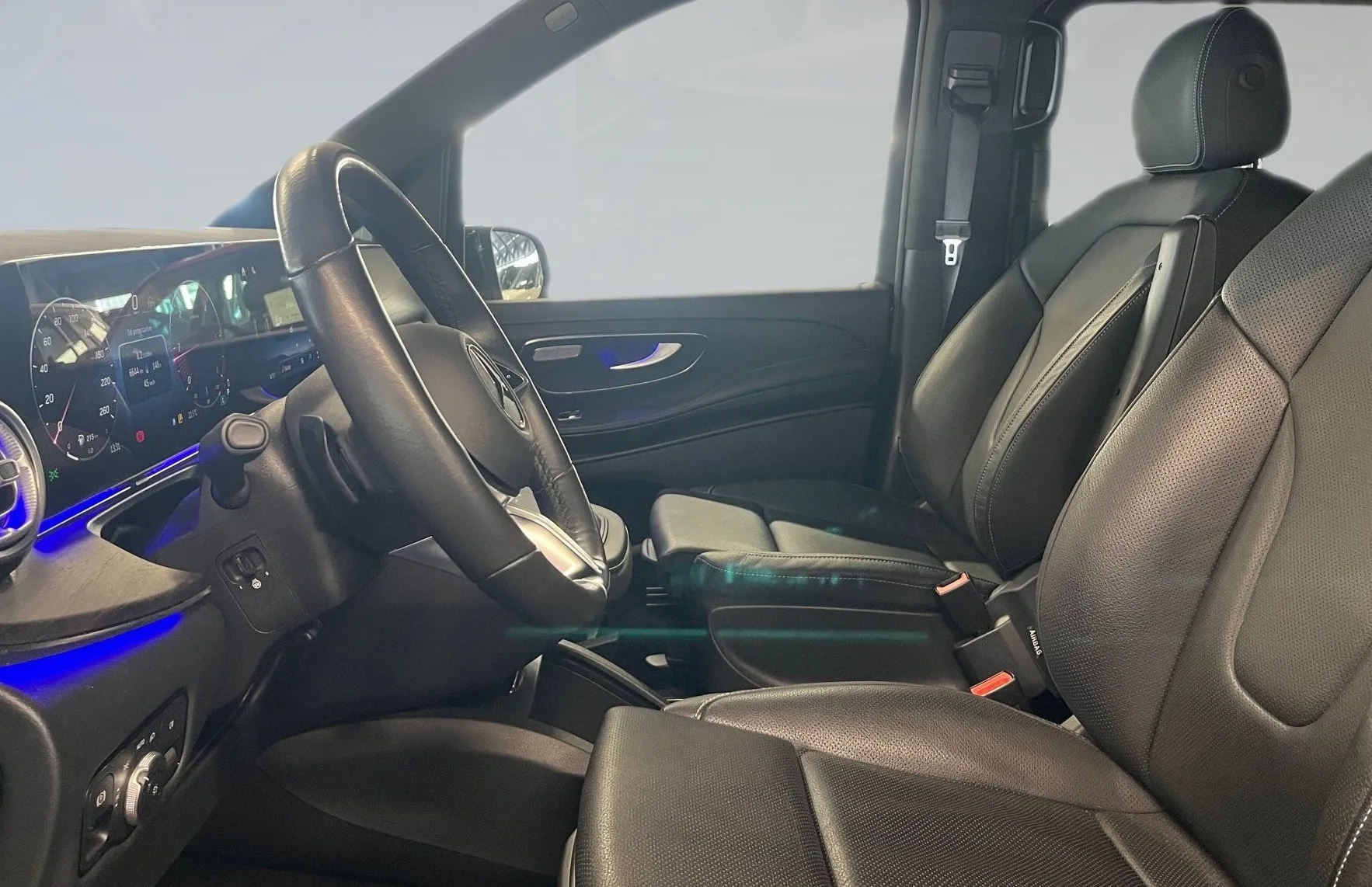Zunanja slika - Mercedes-Benz V-Razred - V 300 d 4MATIC AMG Line dolgi Avt. - 7