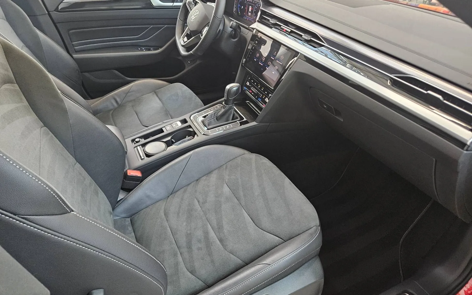 Notranja slika - Volkswagen Arteon - 2.0 TDI BMT R-Line DSG - 9