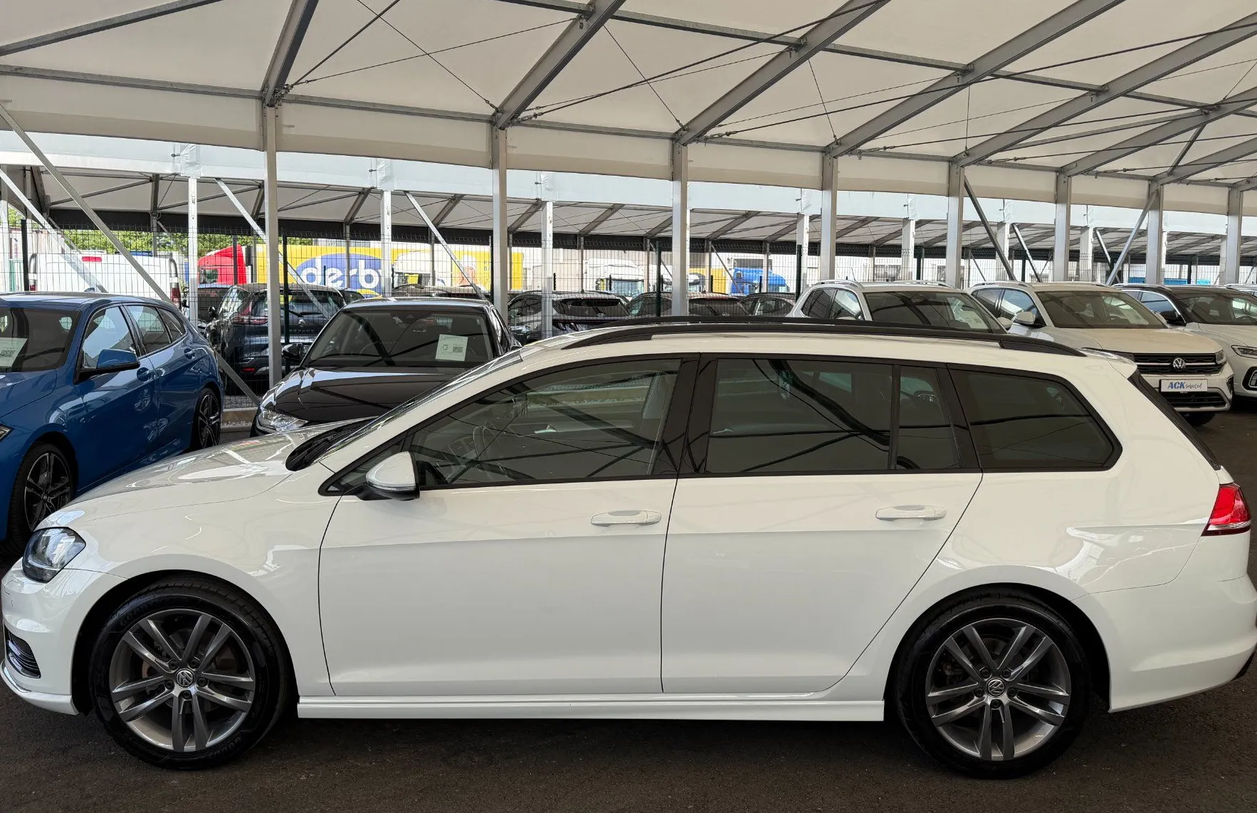 Zunanja slika - Volkswagen Golf - Variant R-Line Edition 1.4TSI SLO 1.Lastnik-XENON-TEMPOMAT - 4