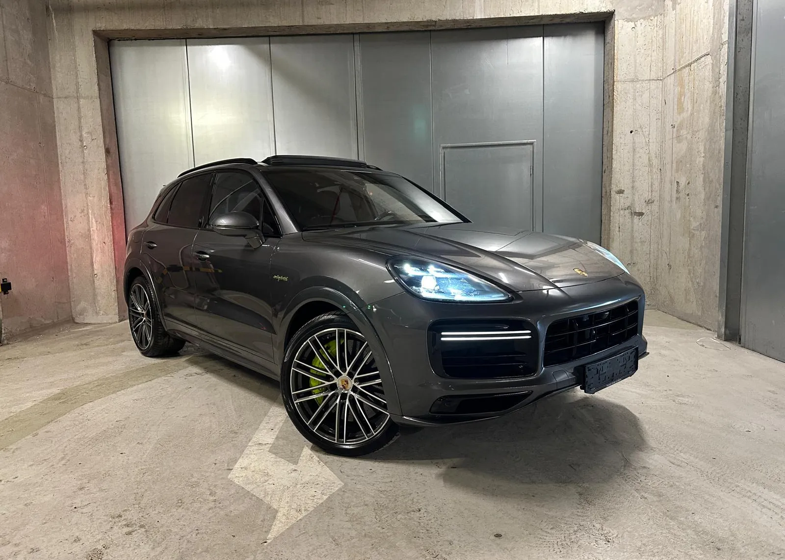Zunanja slika - Porsche Cayenne - 4.0 Turbo S E-Hybrid - 680HP - 1.LASTNIK - 22COL - - 2