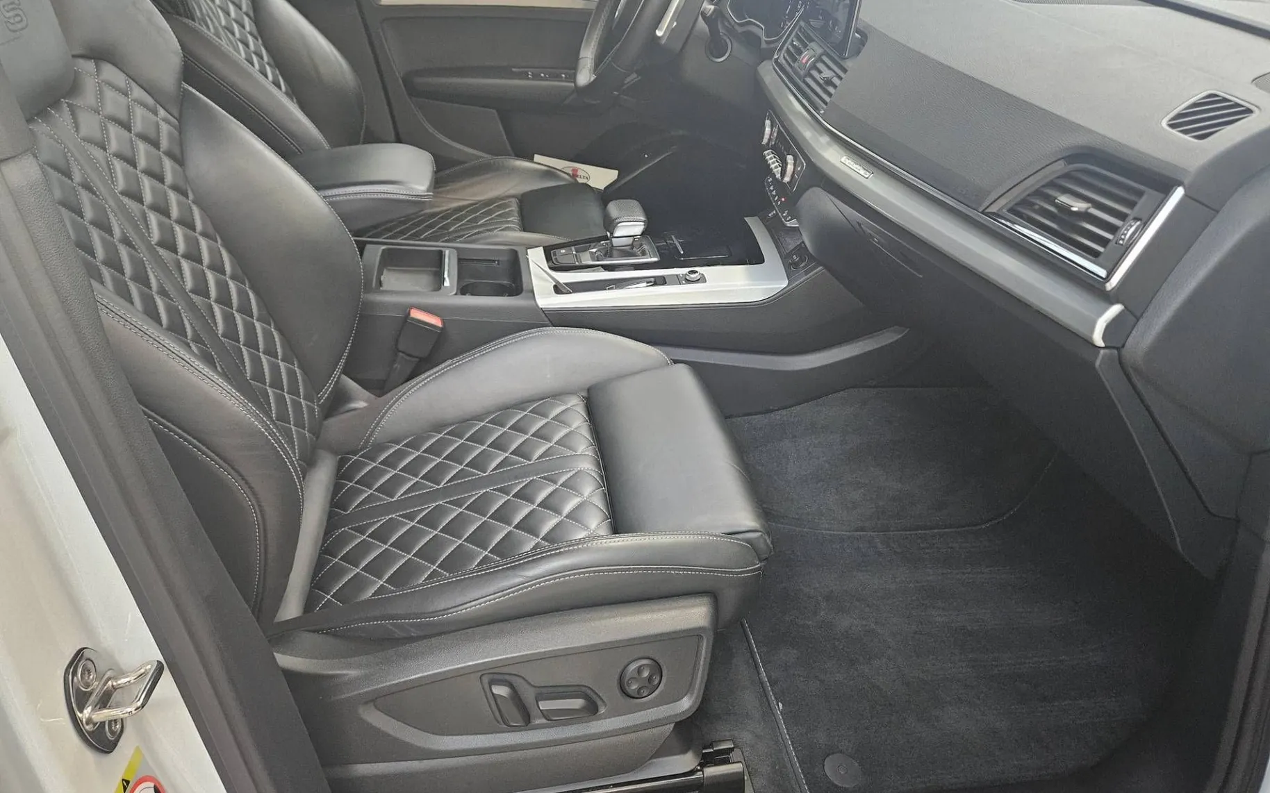 Notranja slika - Audi Q5 - Quattro 40 TDI S line S tronic - 7