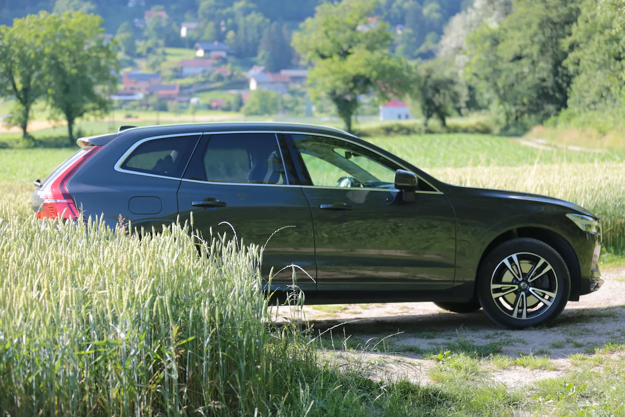 Zunanja slika - Volvo XC60 - Volvo  D4 Business Avt., PANO., H/K., kljuka - 4