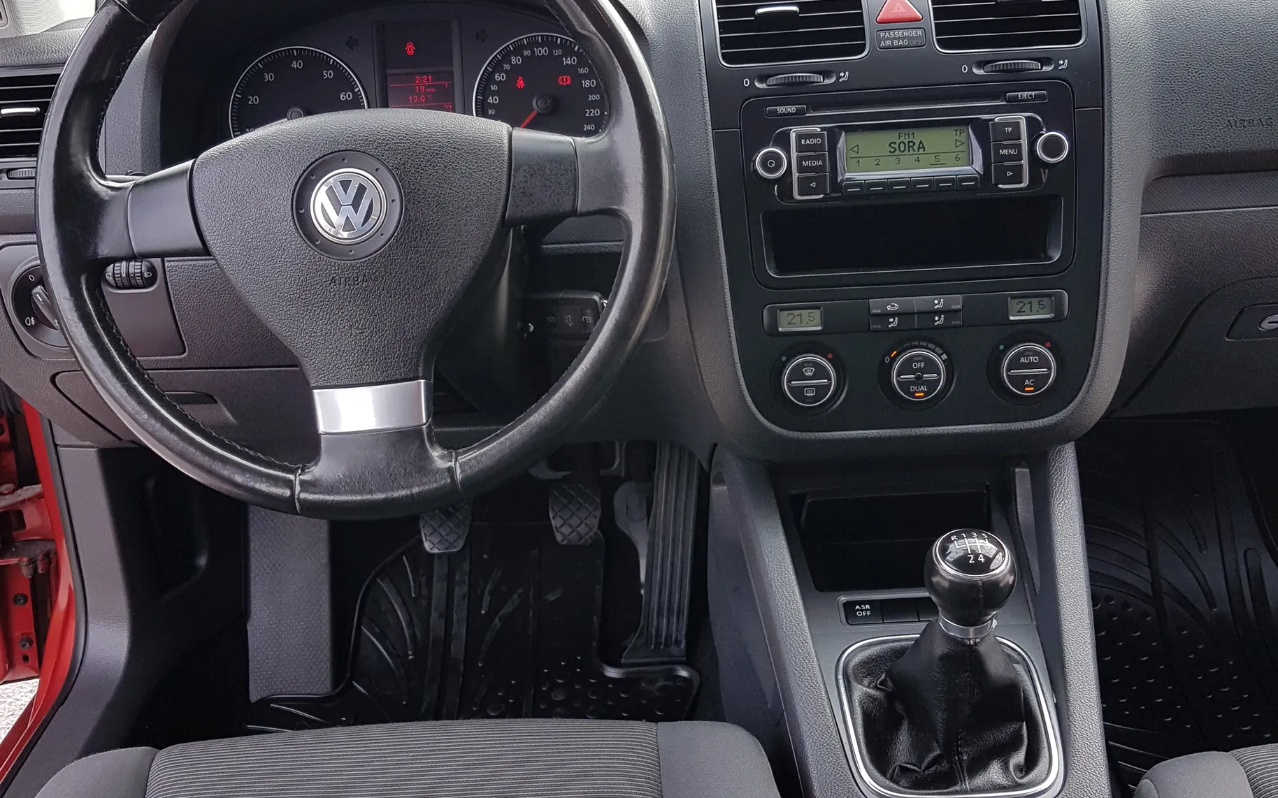 Zunanja slika - Volkswagen Golf - Edition 1.6 - SLO - 1. LASTNIK - 15