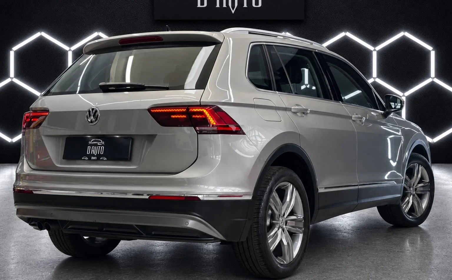 Notranja slika - Volkswagen Tiguan - 4motion 2.0 TDI BMT Highline DSG+LED+ACC+KLJUKA - 8