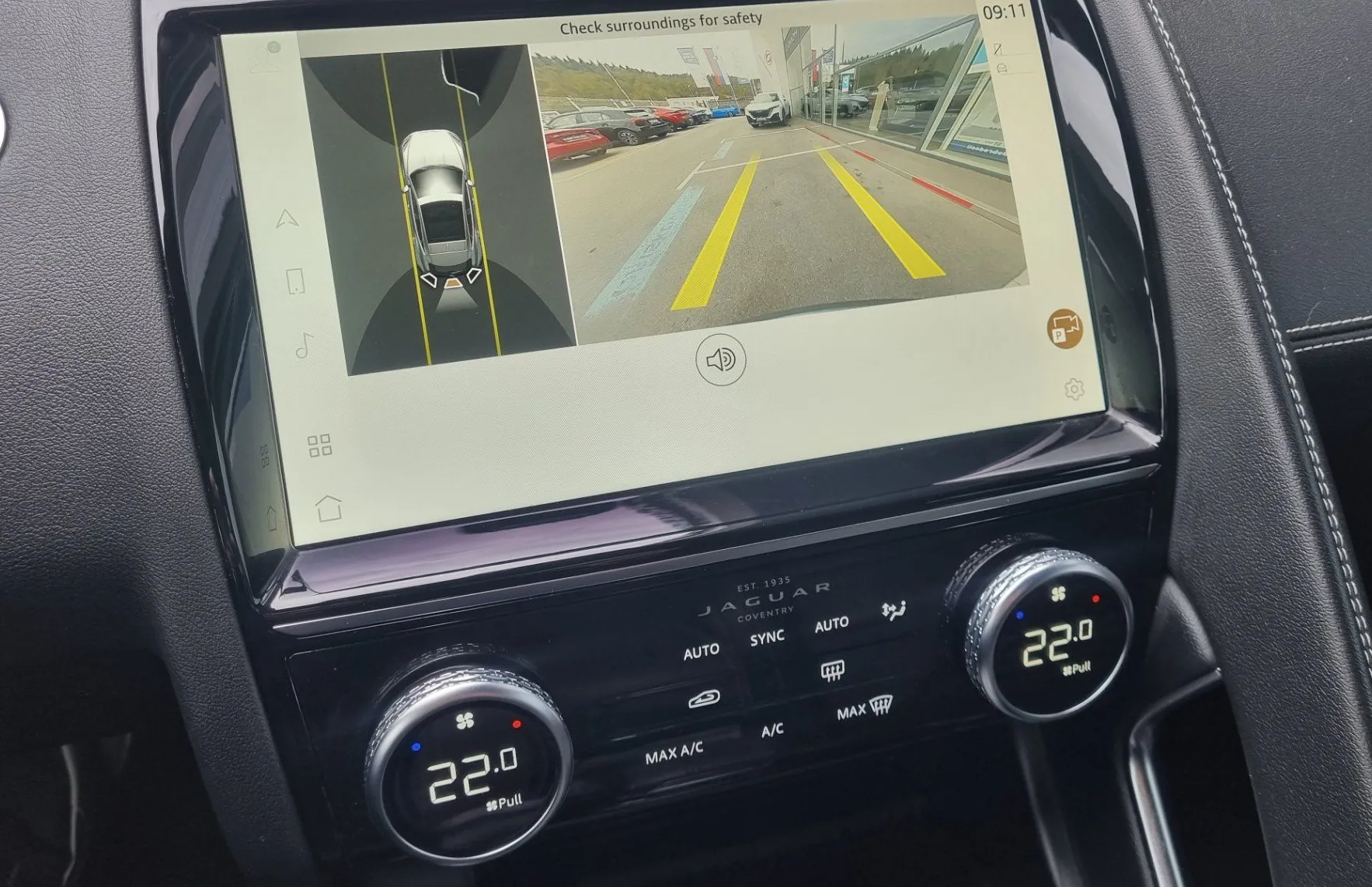 Zunanja slika - Jaguar E-PACE - 2.0 D165 MHEV R-DYNAMIC AWD - AVTOMATIK - ODLIČEN - 16