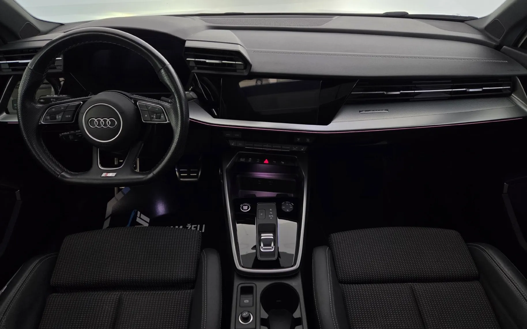 Notranja slika - Audi - A3 Sportback 40 TDI quattro S line S tronic - 10