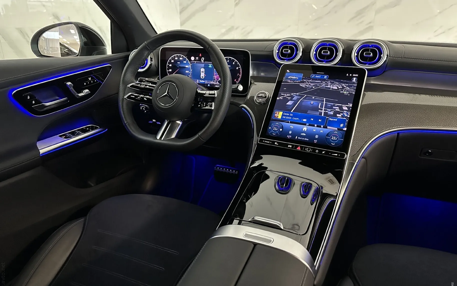 Notranja slika - Mercedes-Benz GLC coupe - 200 |4M|AMG Line|ACC|DigitalL|360K|Memory|KeyGo|.. - 11