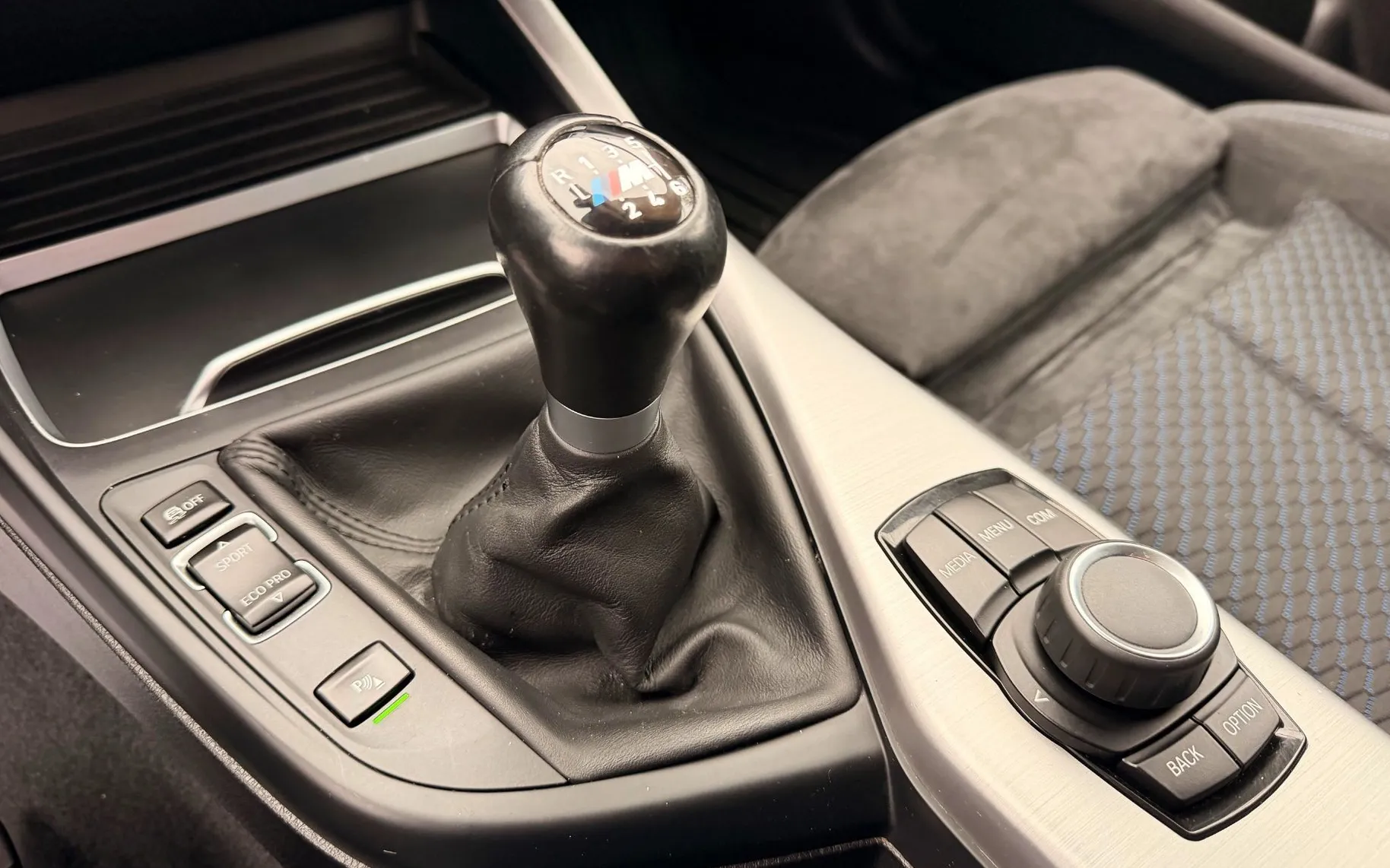 Zunanja slika - BMW Serija 1 - : 118i M Sport Shadow 1.LASTNIK FULL LED ALU17 - 18
