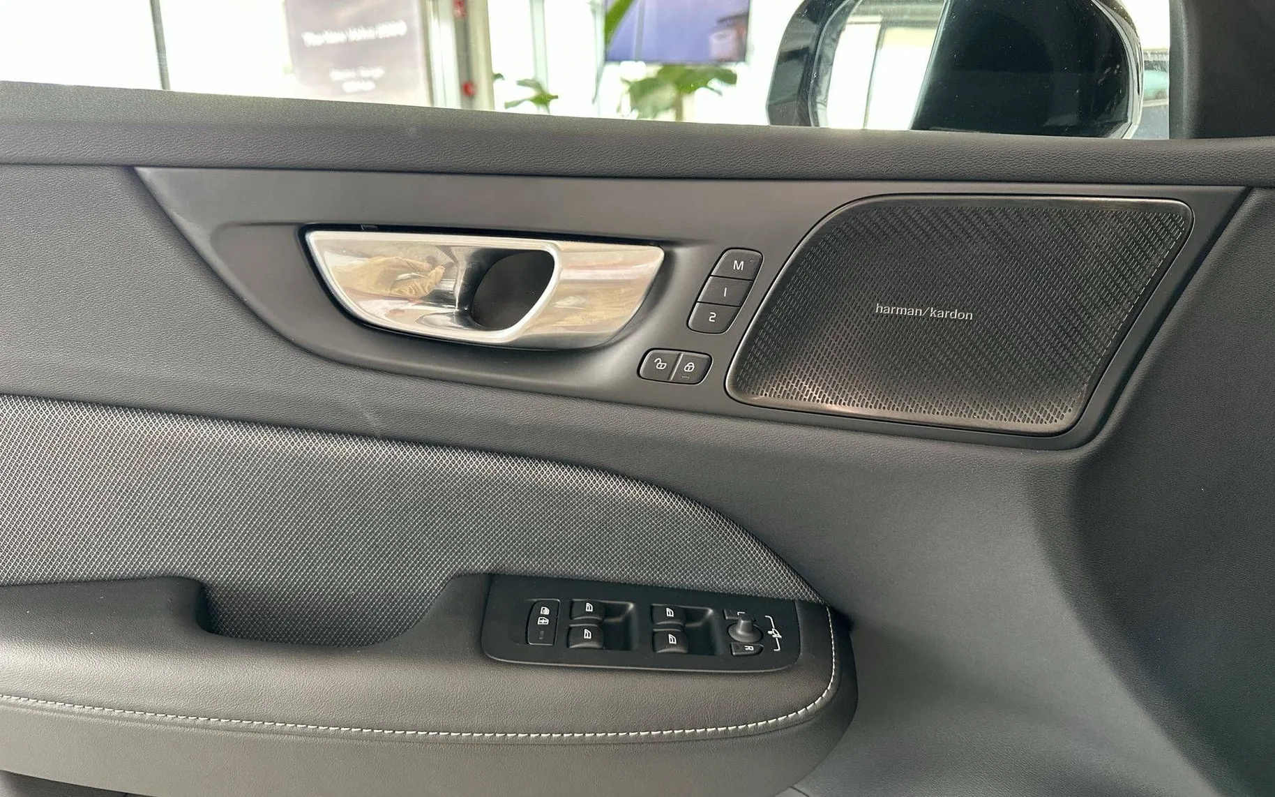 Notranja slika - Volvo V60 - B4 D Plus Dark Mild hybrid - 12