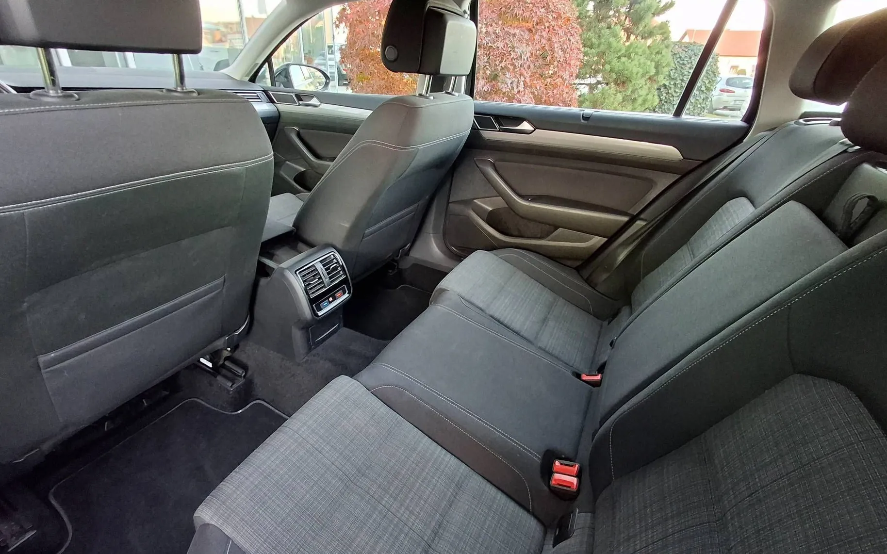 Zunanja slika - VW Passat - 1.5 TSI BMT Elegance avt. 110kW DECEMBRSKA AKCIJA. - 11