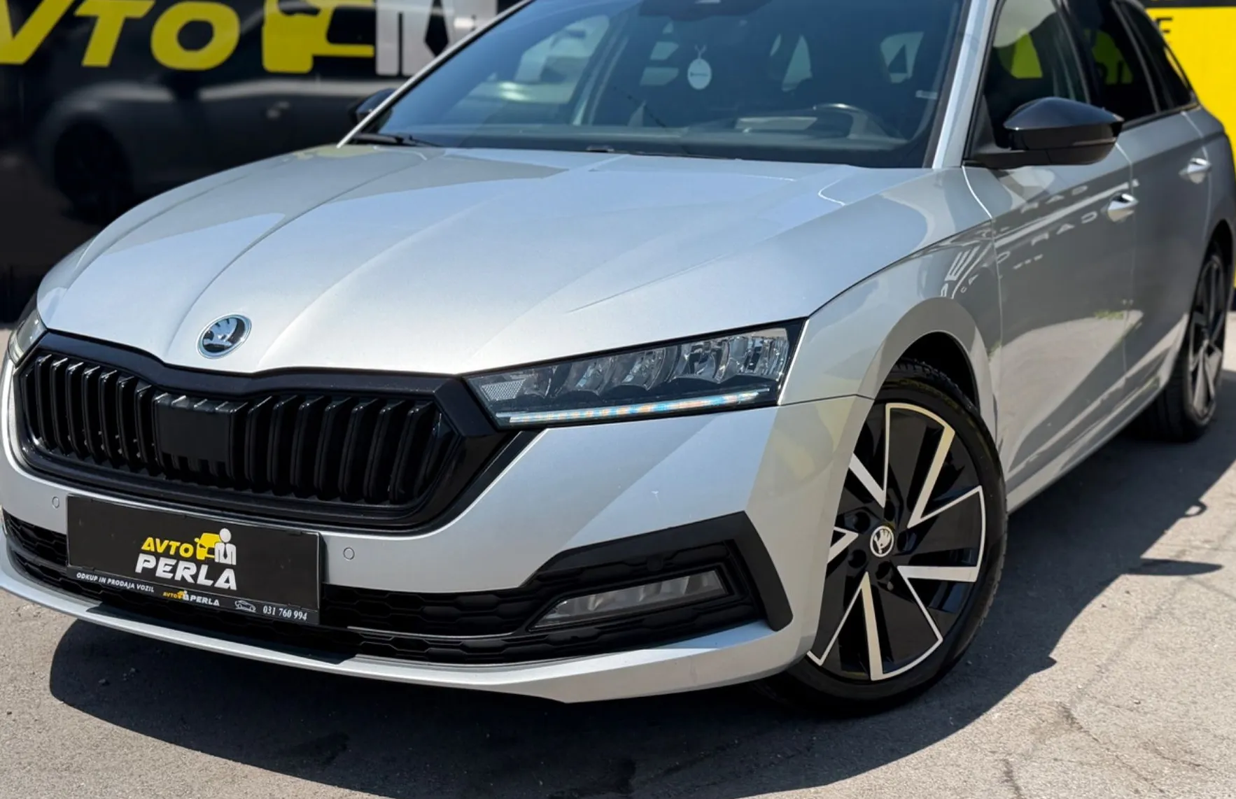 Zunanja slika - Škoda Octavia - 4x4 2.0 TDI Sportline DSG-WEBASTO-HEAD UP-ALU 18 - 1