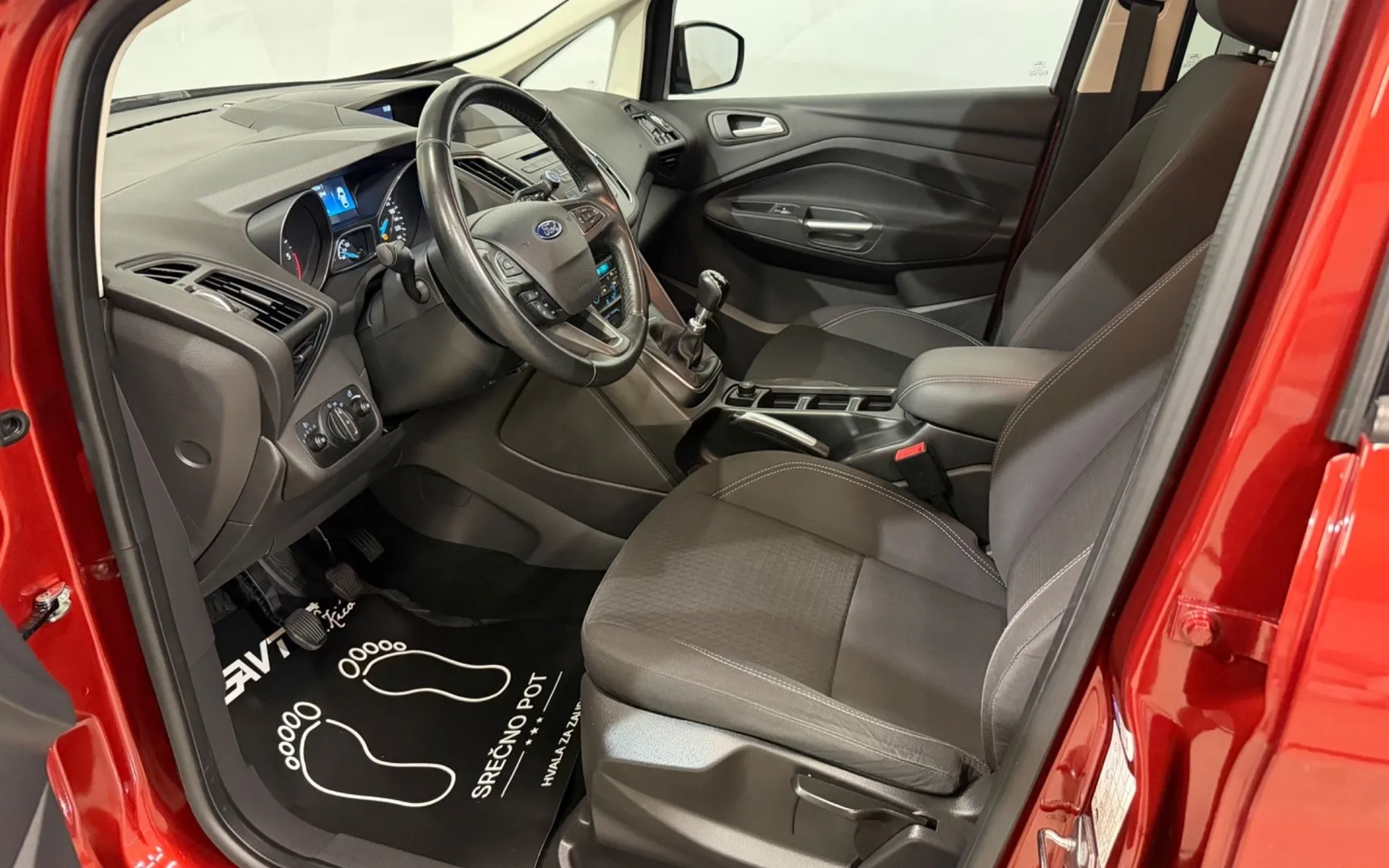 Notranja slika - Ford C-Max - 1.5 TDCi-LED-TEMPOMAT-KAMERA-PDC-VLEČNA KLJUKA - 9