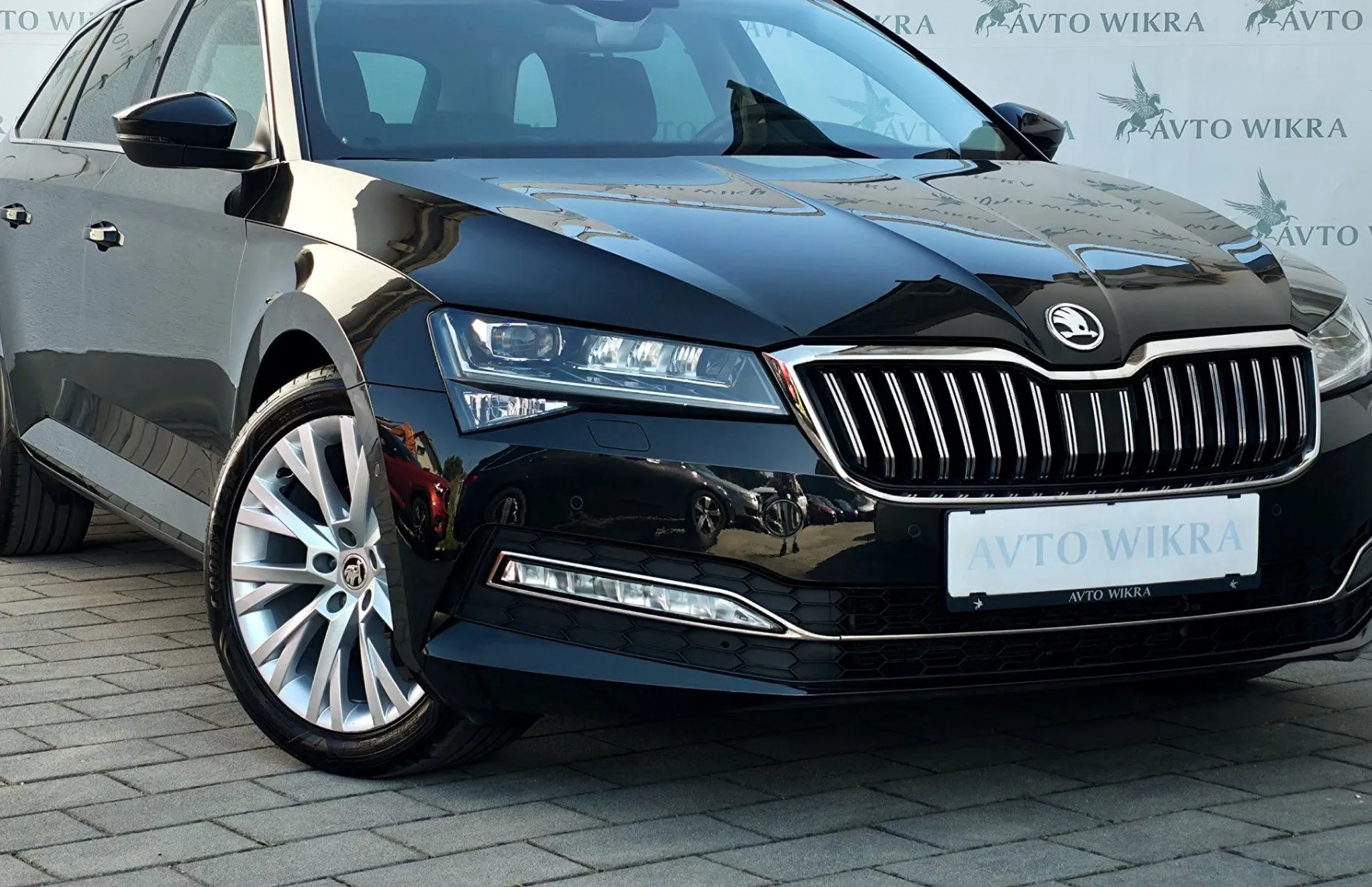 Zunanja slika - Škoda Superb - Combi 4x4 2.0TDI Style DSG MATRIX•MEMORY•ACC•18C - 1