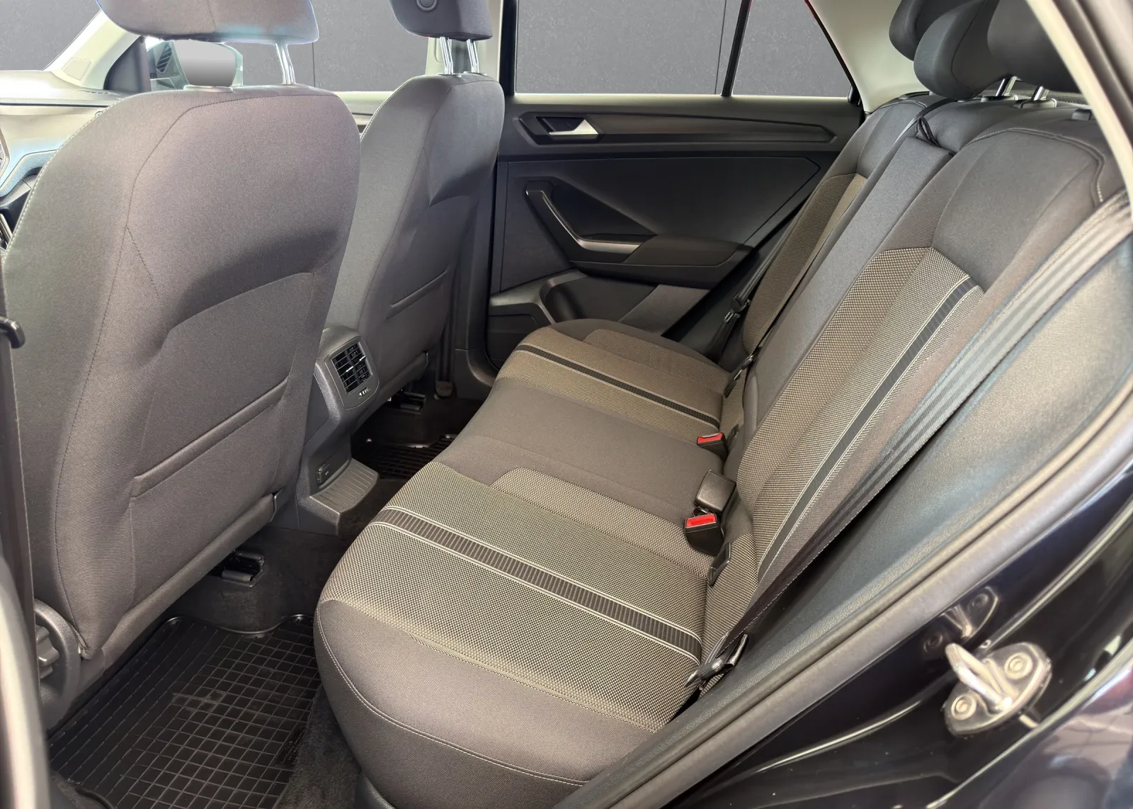 Zunanja slika - Volkswagen T-Roc - 1,6 TDI BMT - 7