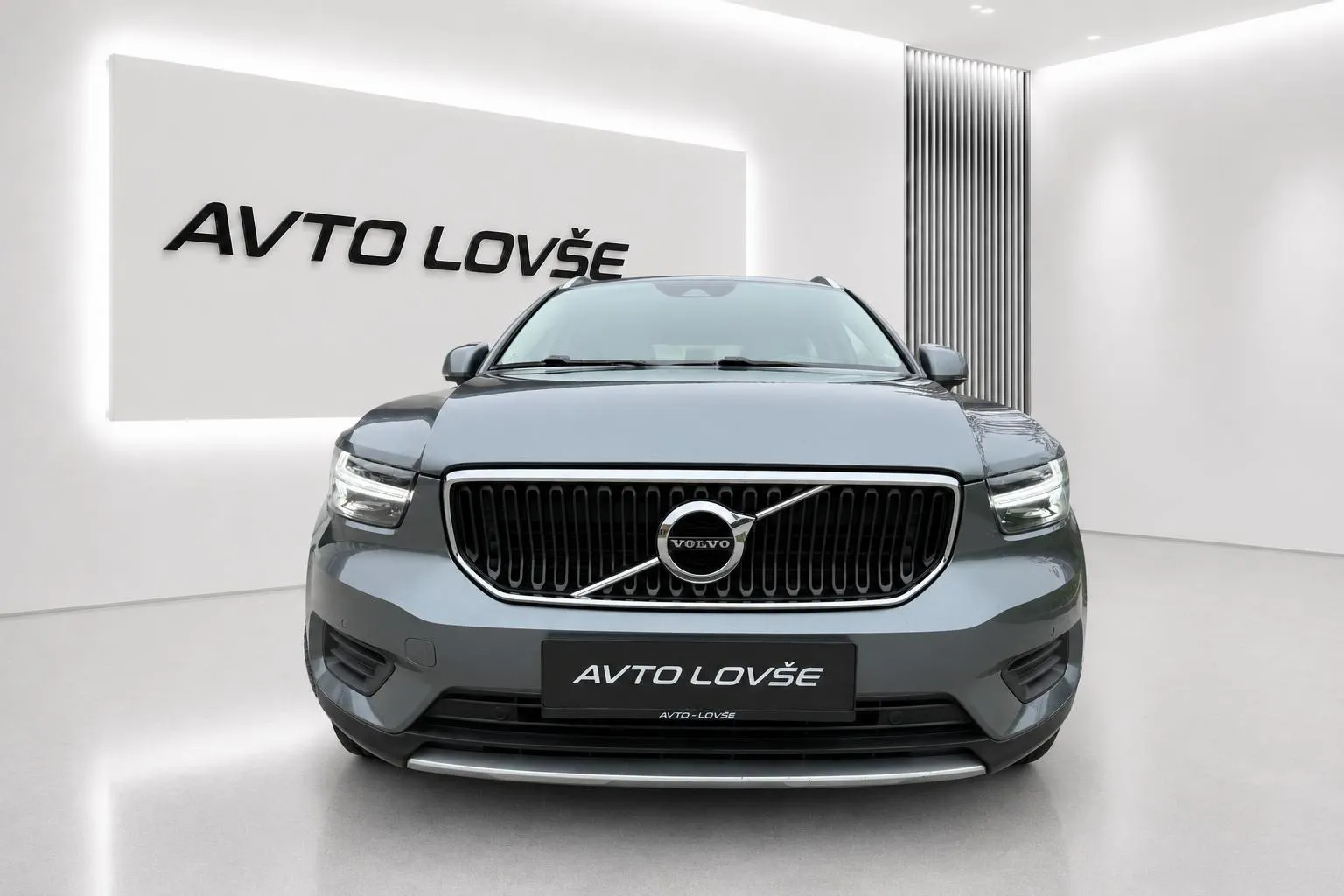 Zunanja slika - Volvo XC40 - D3 Momentum Avt.-1 LASTNIK-ALU-KAM-LED-VIRTUAL-NAV - 3