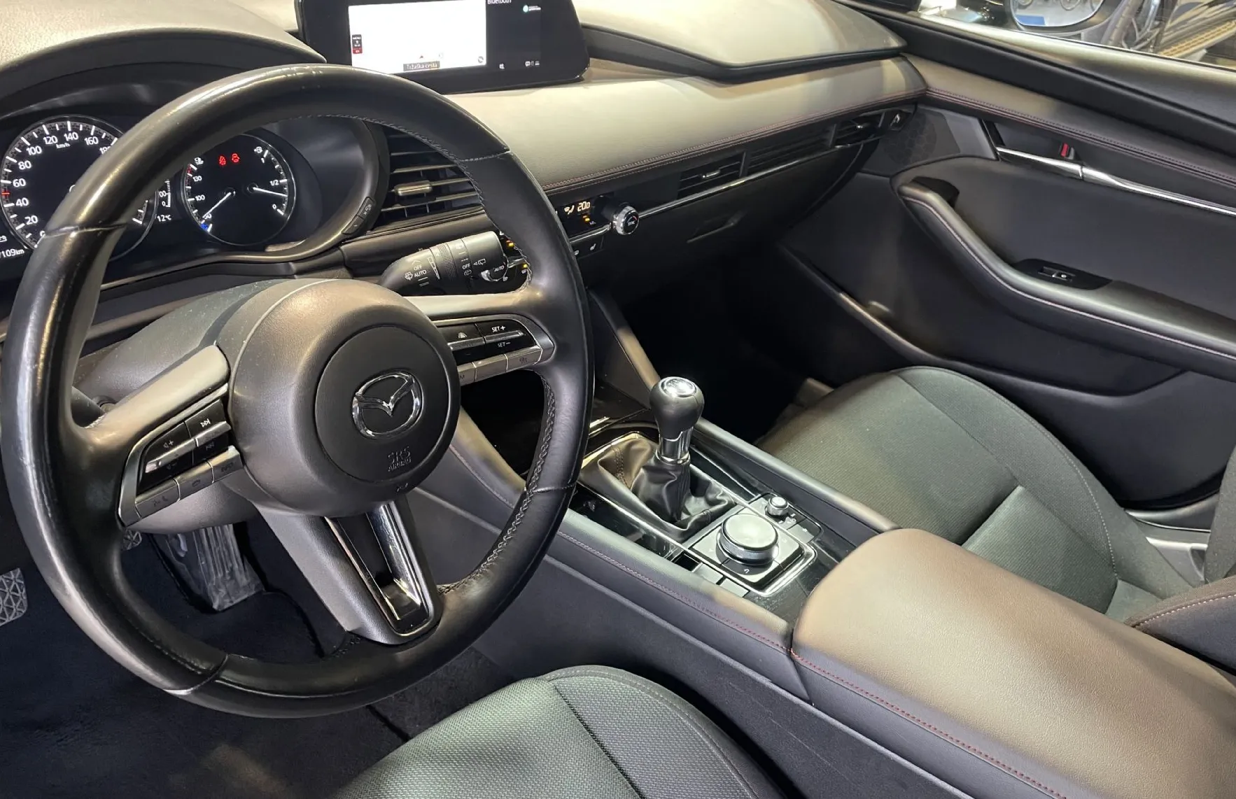 Zunanja slika - Mazda Mazda3 - HEAD UP-KEYLESS-VIRTUAL-NAVIGACIJA-KAMERA-ACC-LED - 6