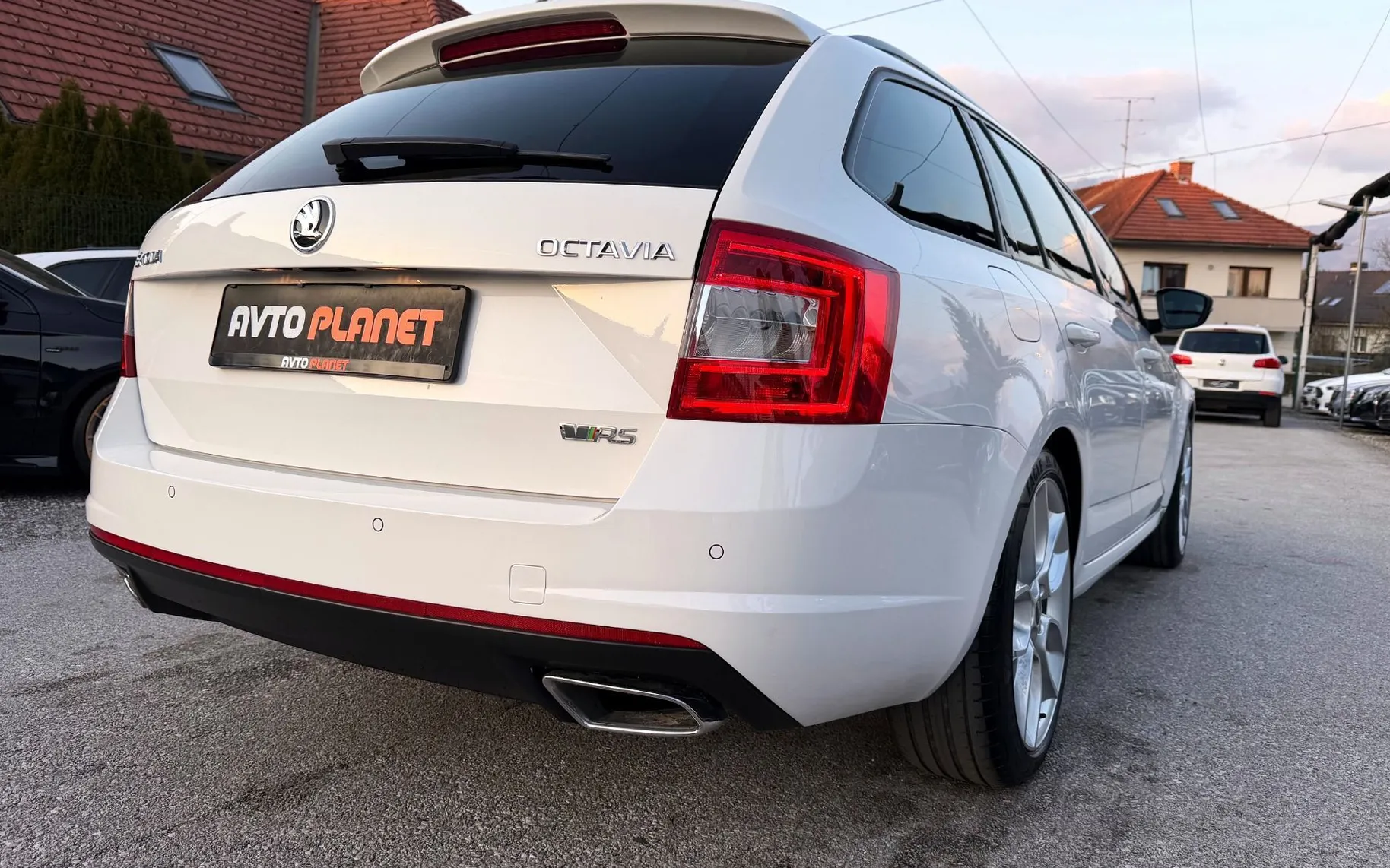 Zunanja slika - Škoda Octavia - 2.0 TDI RS AUT. ACC LED XENON F1 NAVI ALU 19 - 8