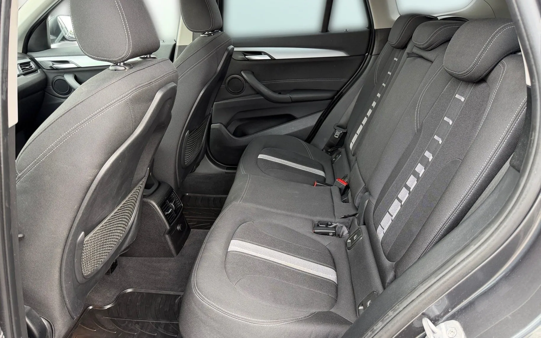Notranja slika - BMW serija X1: - sDrive18d Advantage-LED-PDC-NAVI-Ogrevana sedeža.. - 11