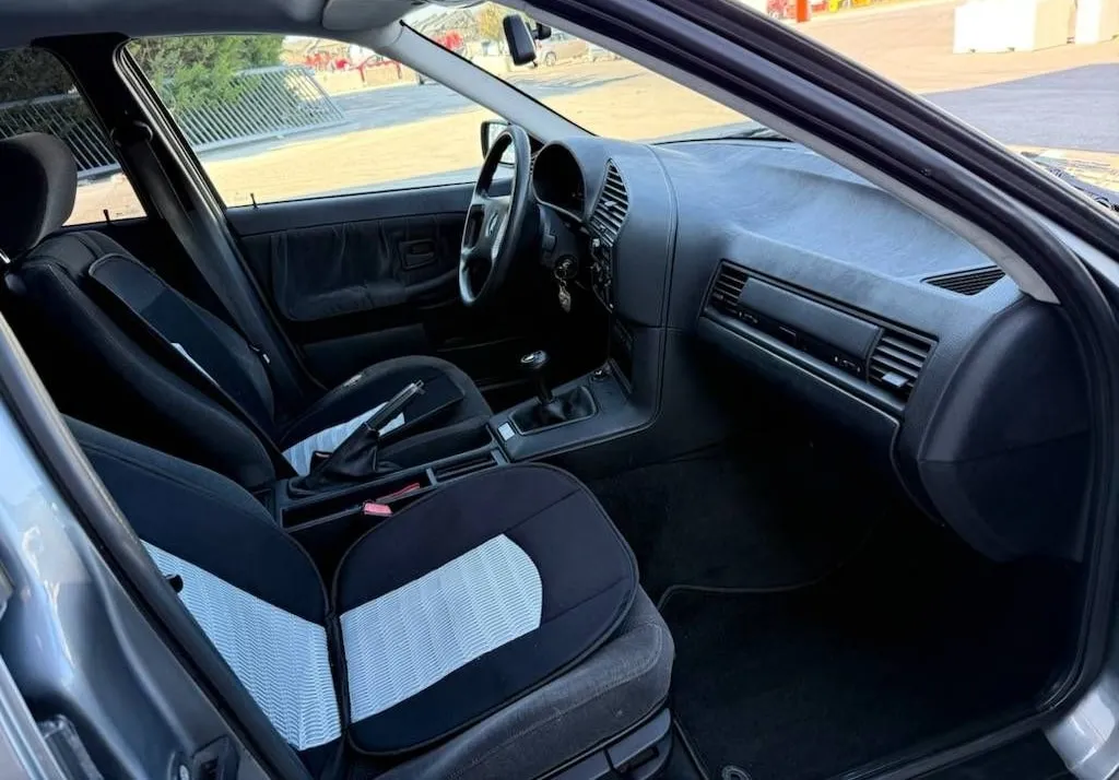 Notranja slika - BMW serija 3: - 318i NA KREDIT BREZ POLOGA - 8